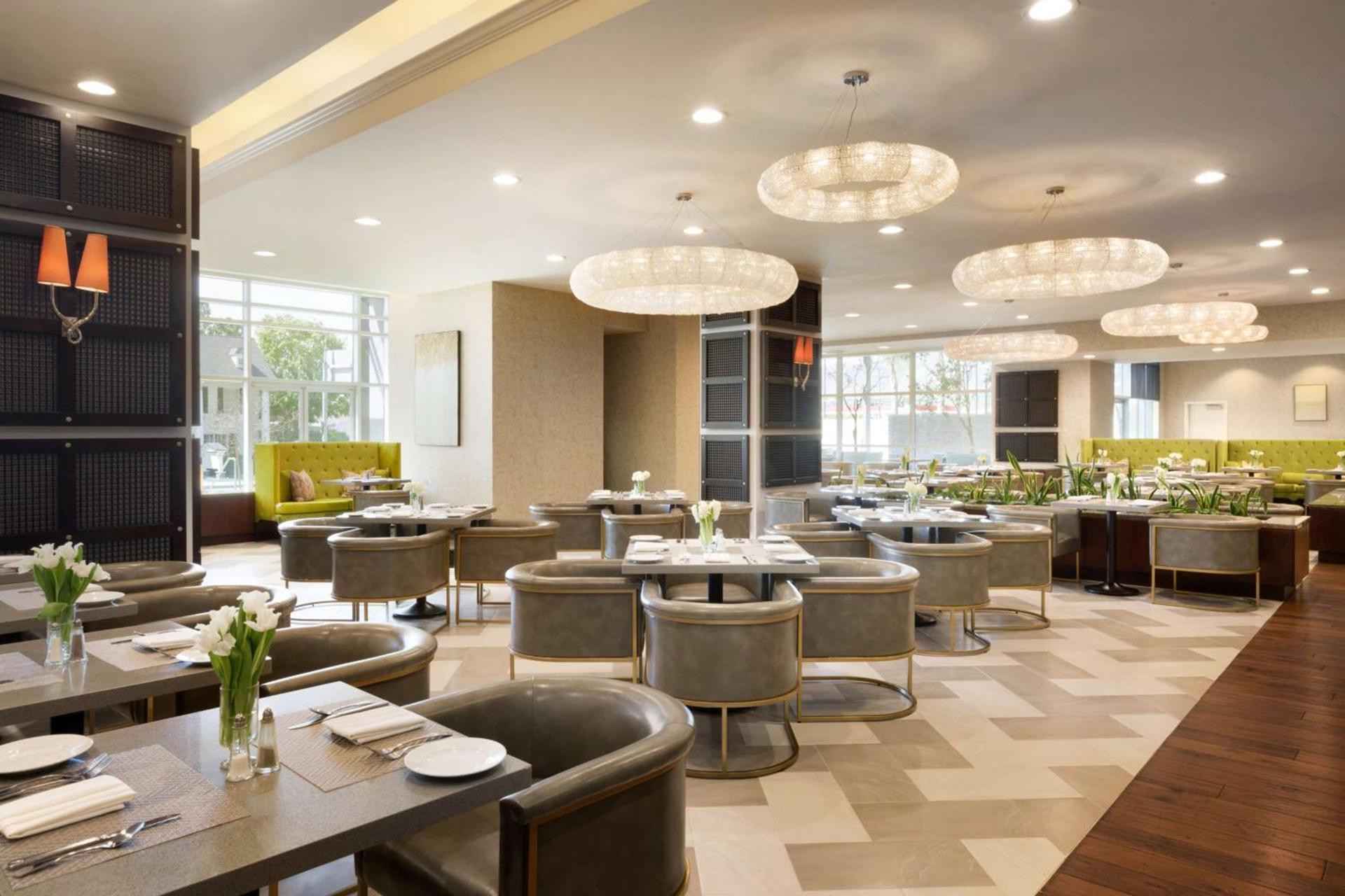 Embassy Suites Los Angeles Glendale photo 7