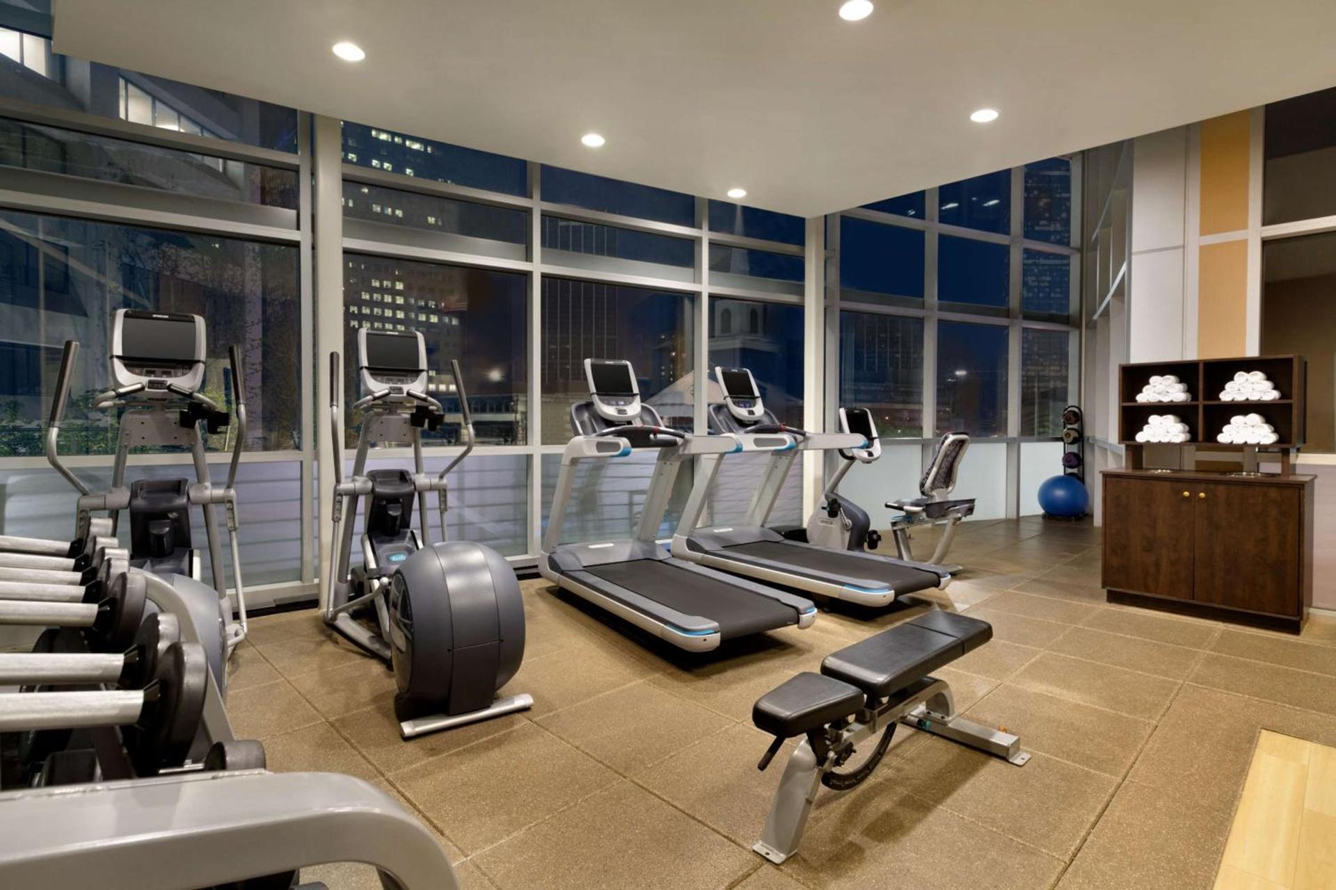 Embassy Suites Los Angeles Glendale photo 11