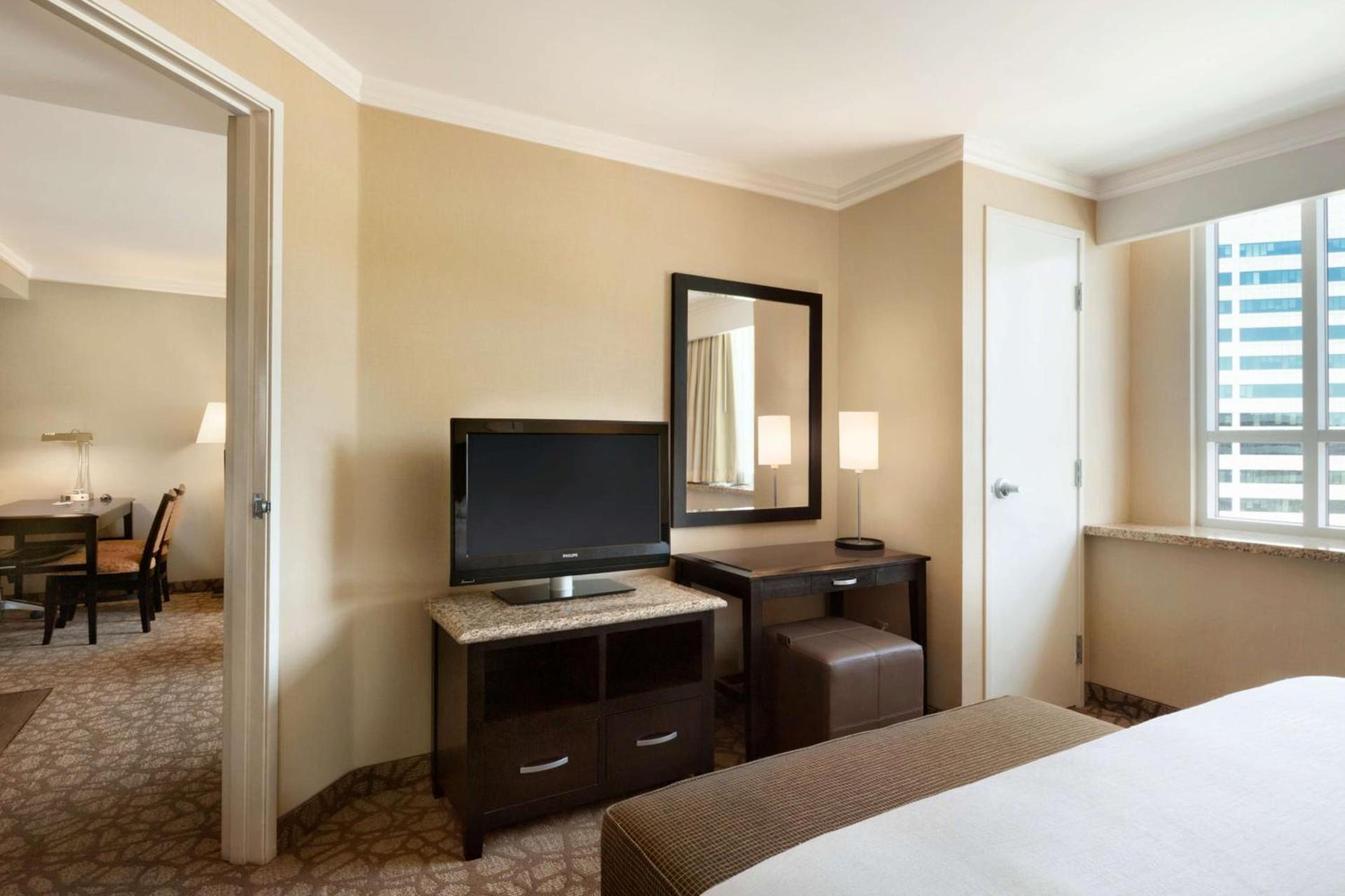 Embassy Suites Los Angeles Glendale photo 13