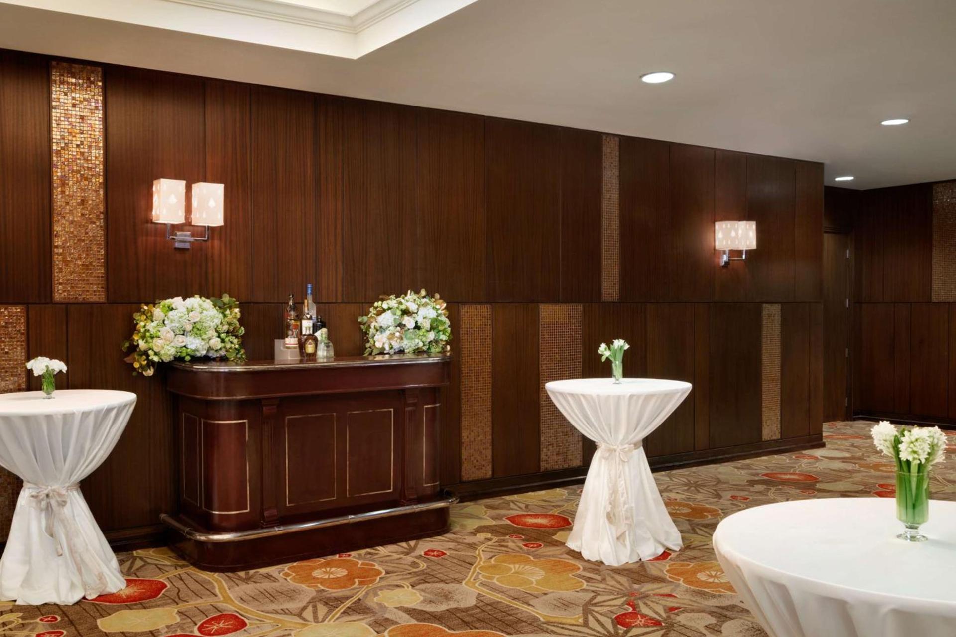 Embassy Suites Los Angeles Glendale photo 14