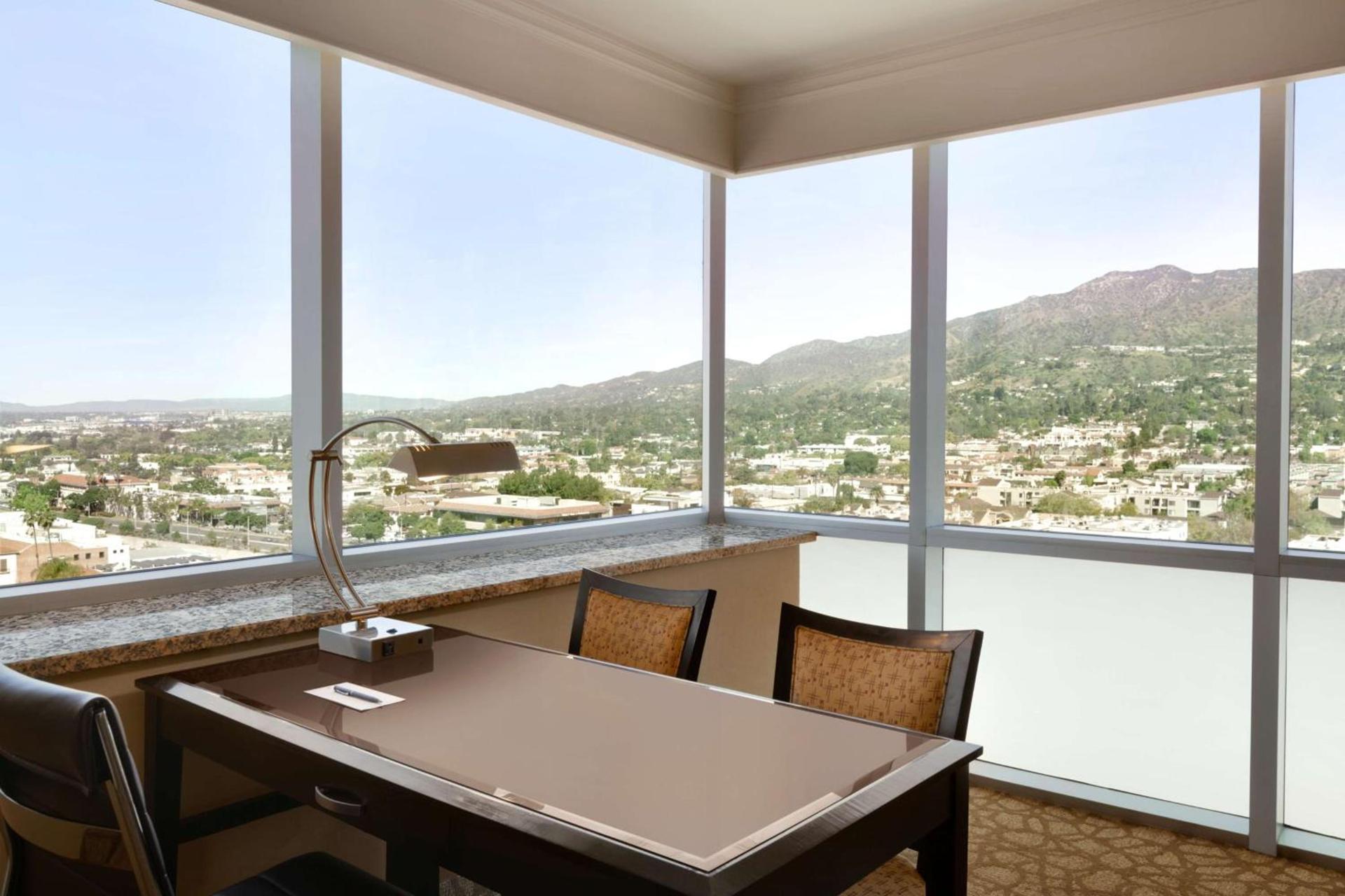 Embassy Suites Los Angeles Glendale photo 15