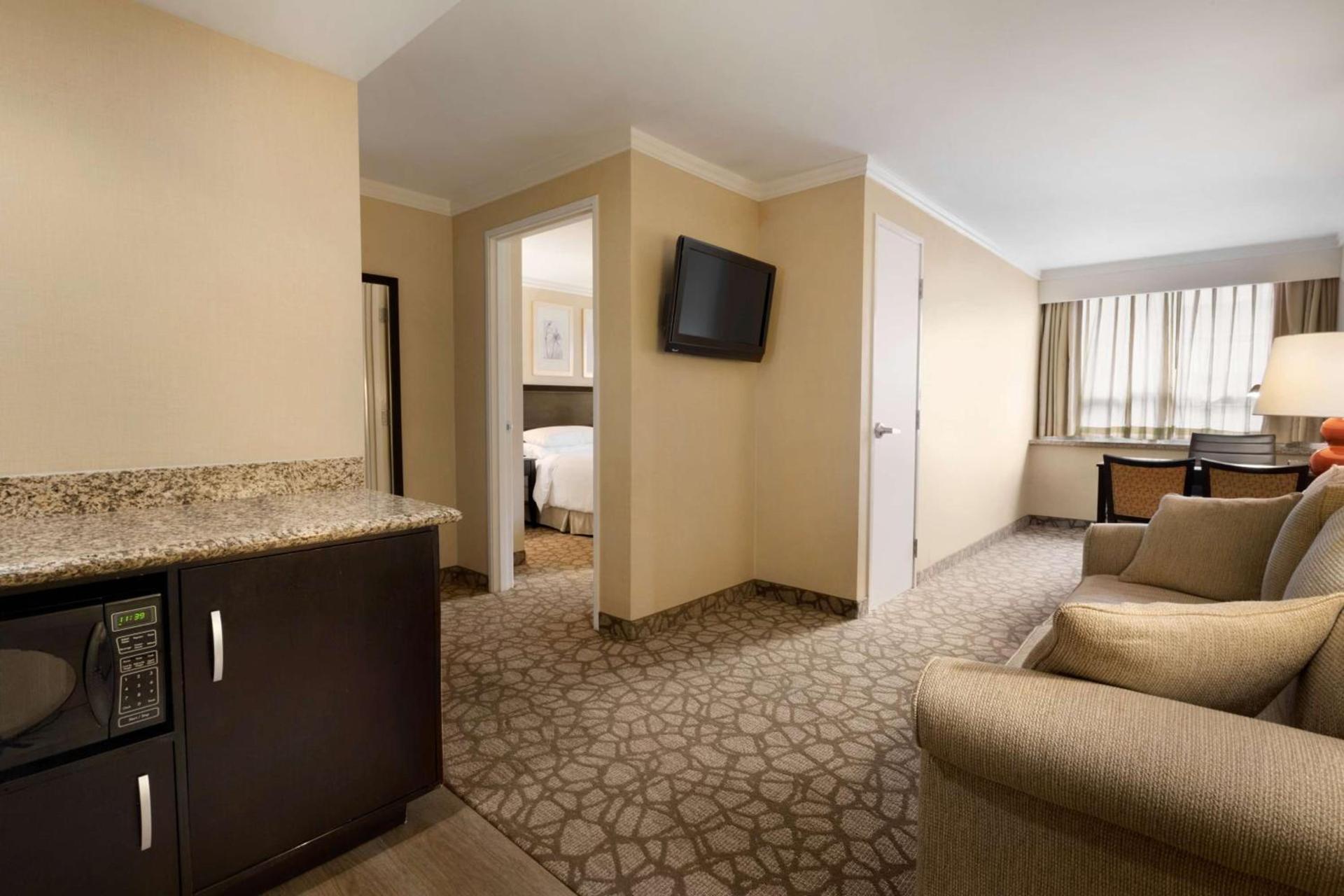 Embassy Suites Los Angeles Glendale photo 17