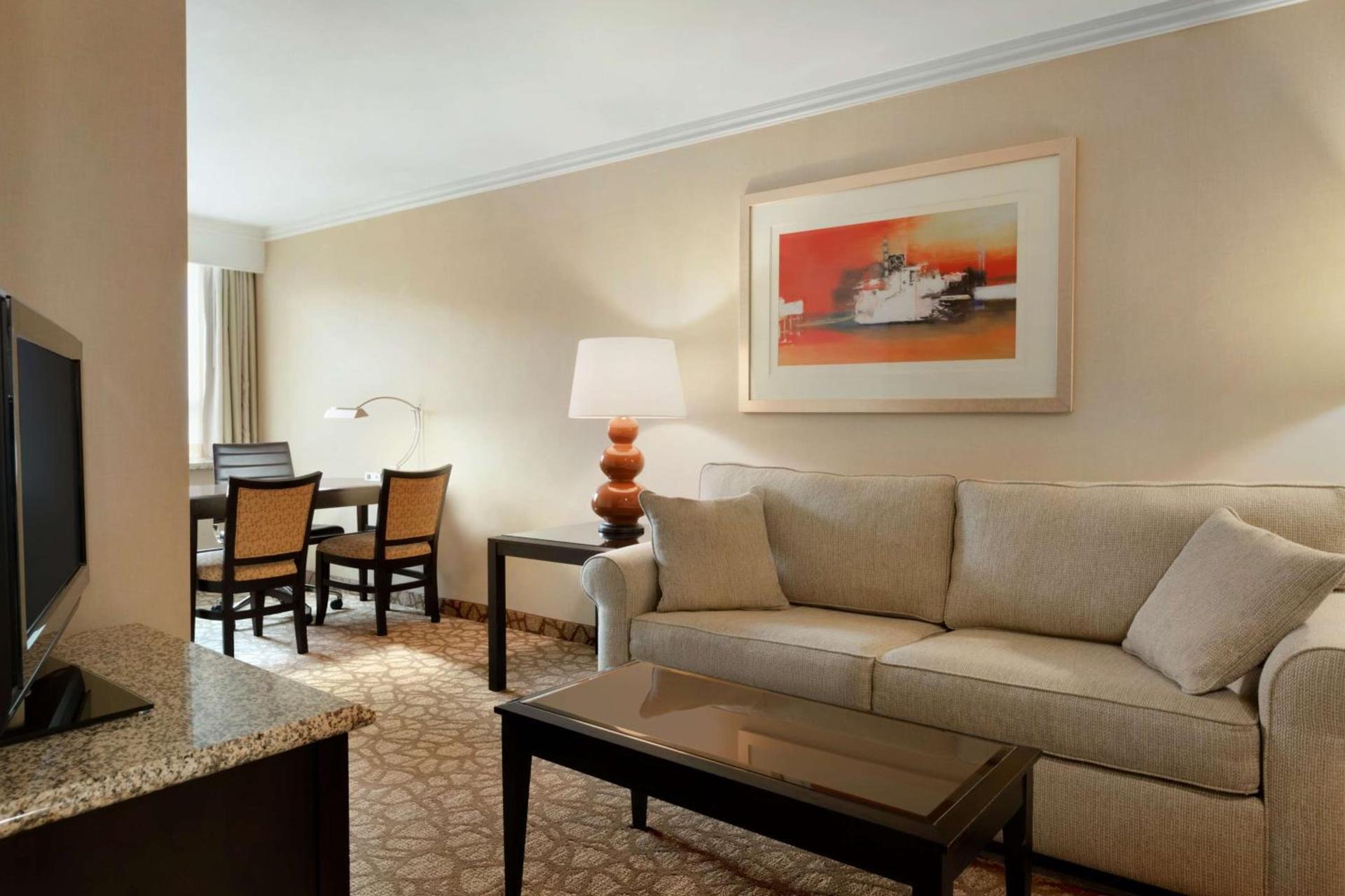 Embassy Suites Los Angeles Glendale photo 25