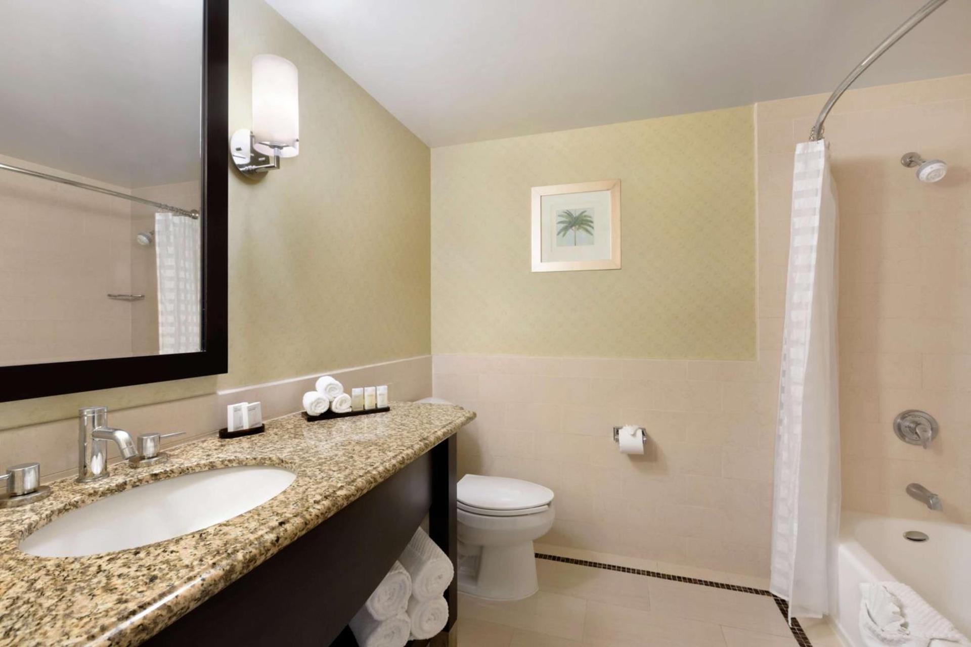 Embassy Suites Los Angeles Glendale photo 28