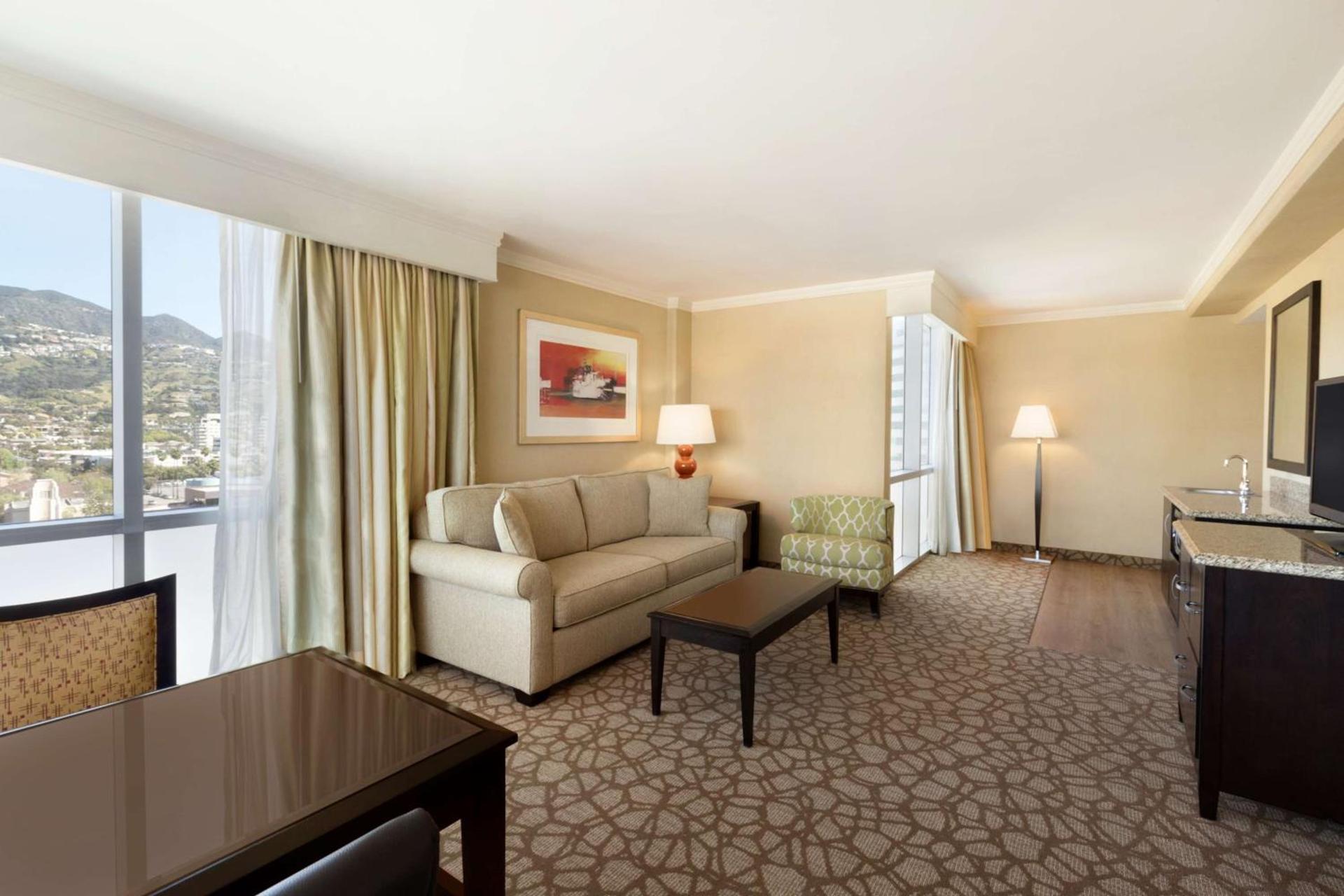 Embassy Suites Los Angeles Glendale photo 35