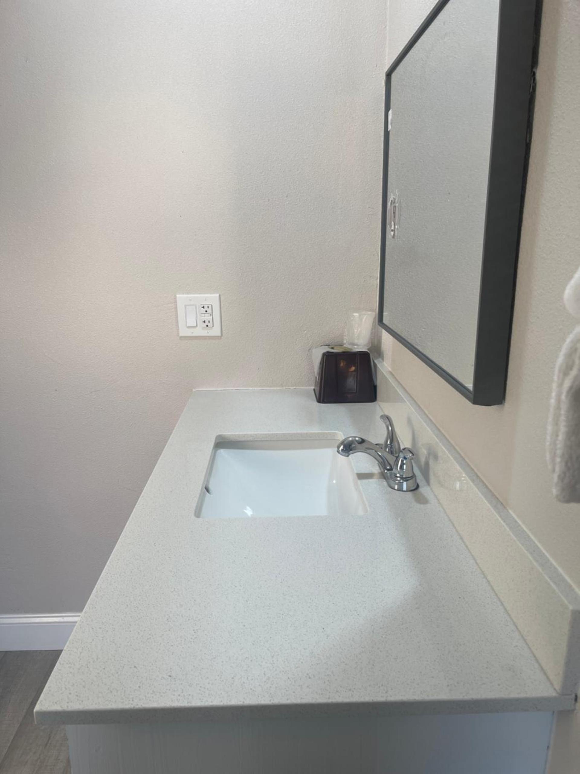 Town House Motel photo 2
