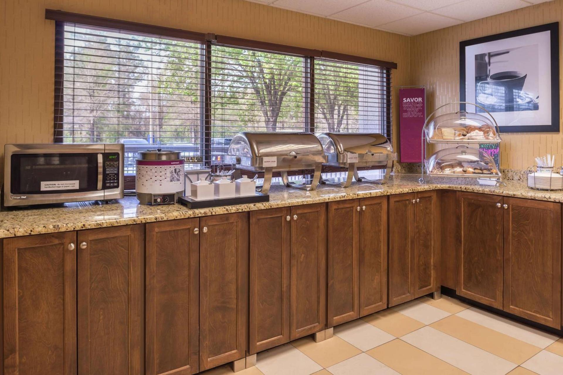 Hampton Inn Columbia Northeast-Fort Jackson Area photo 10