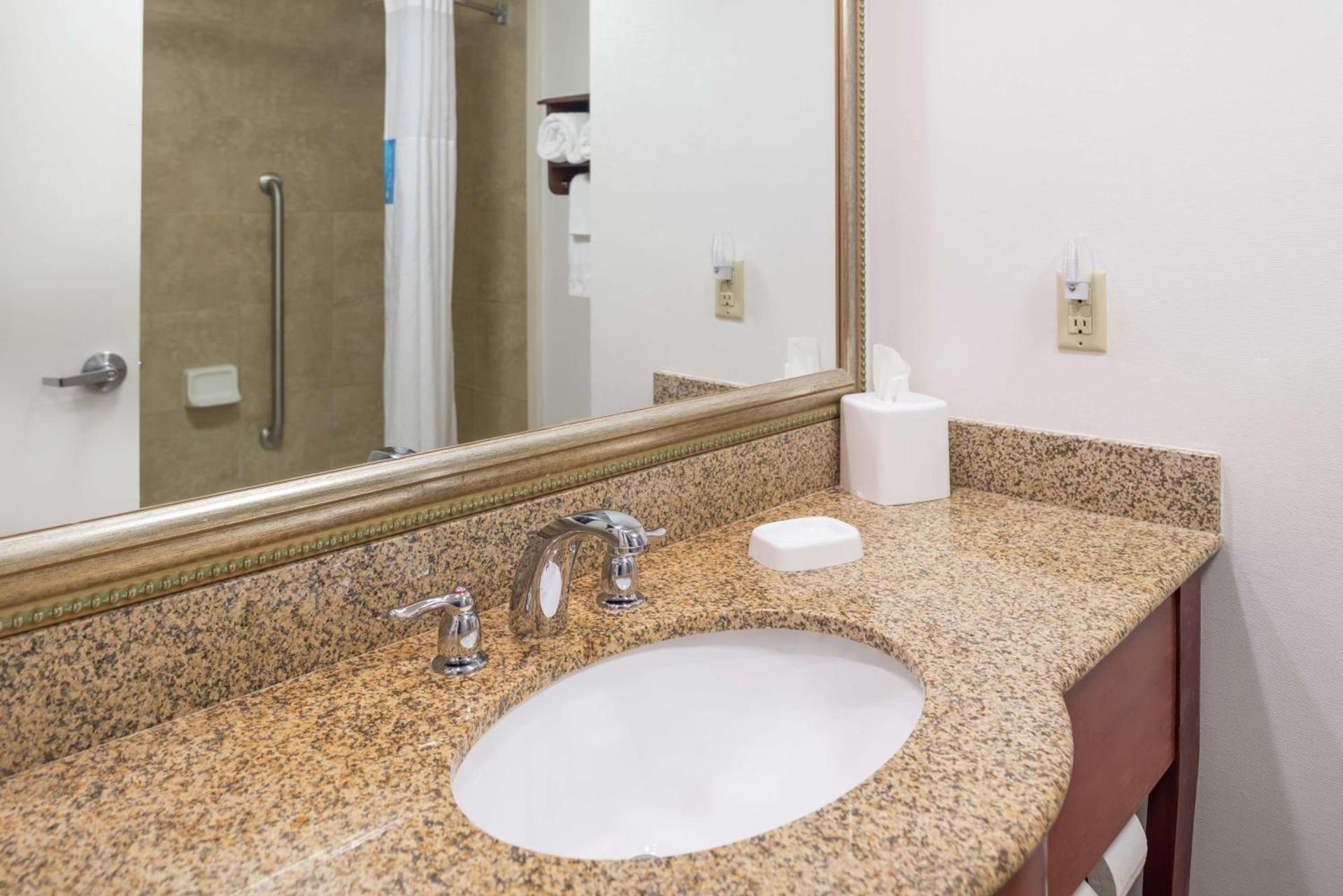 Hampton Inn Columbia Northeast-Fort Jackson Area photo 24