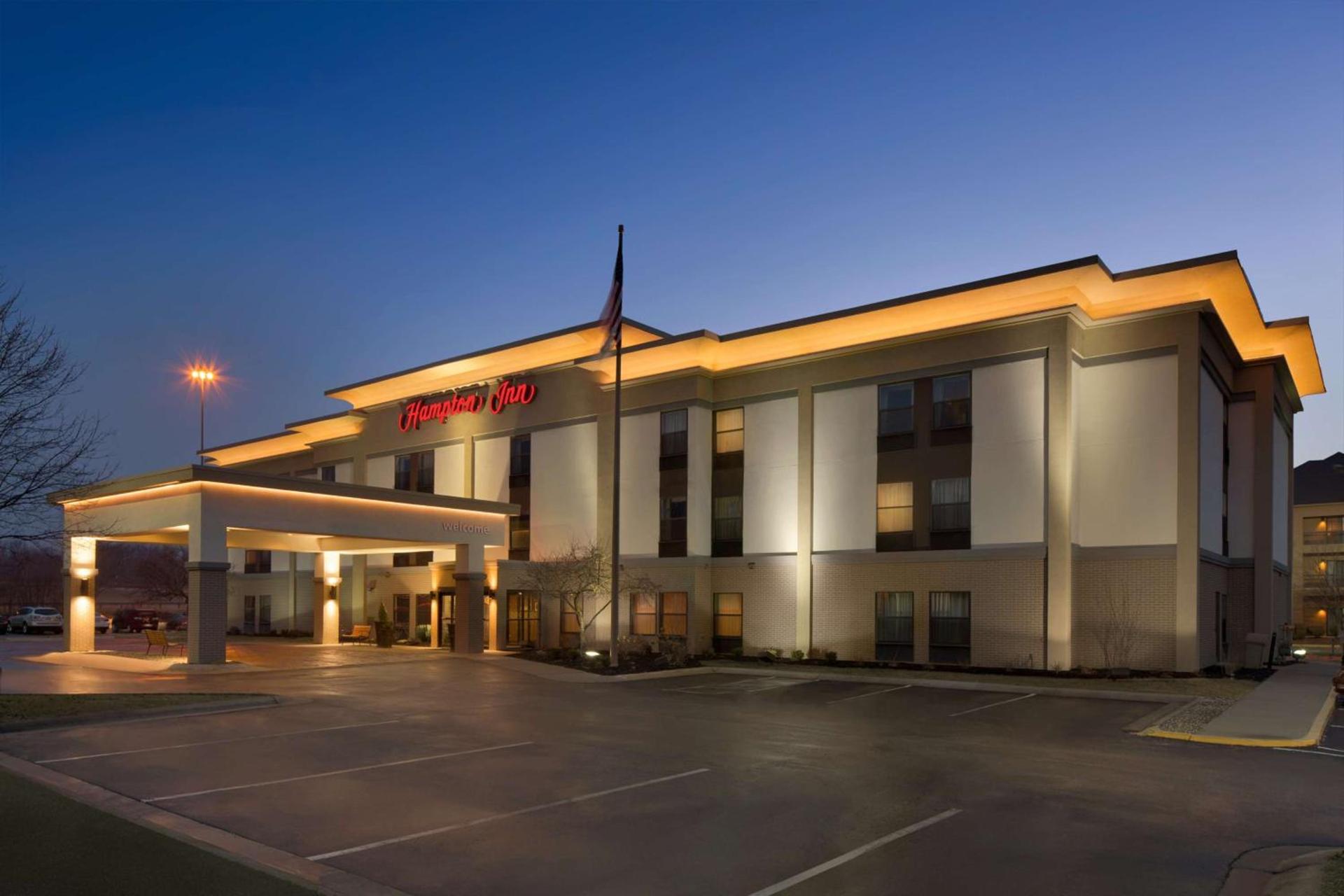 Hampton Inn Akron-Fairlawn photo 2