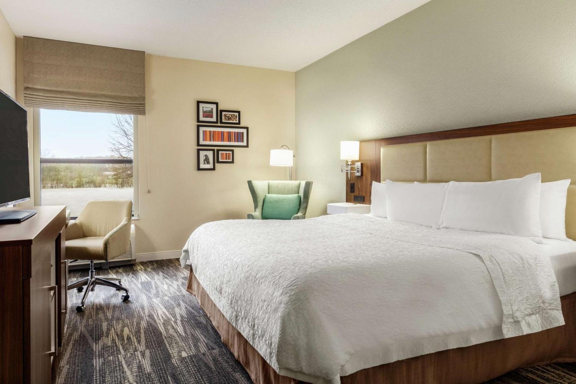 Hampton Inn Akron-Fairlawn photo 9
