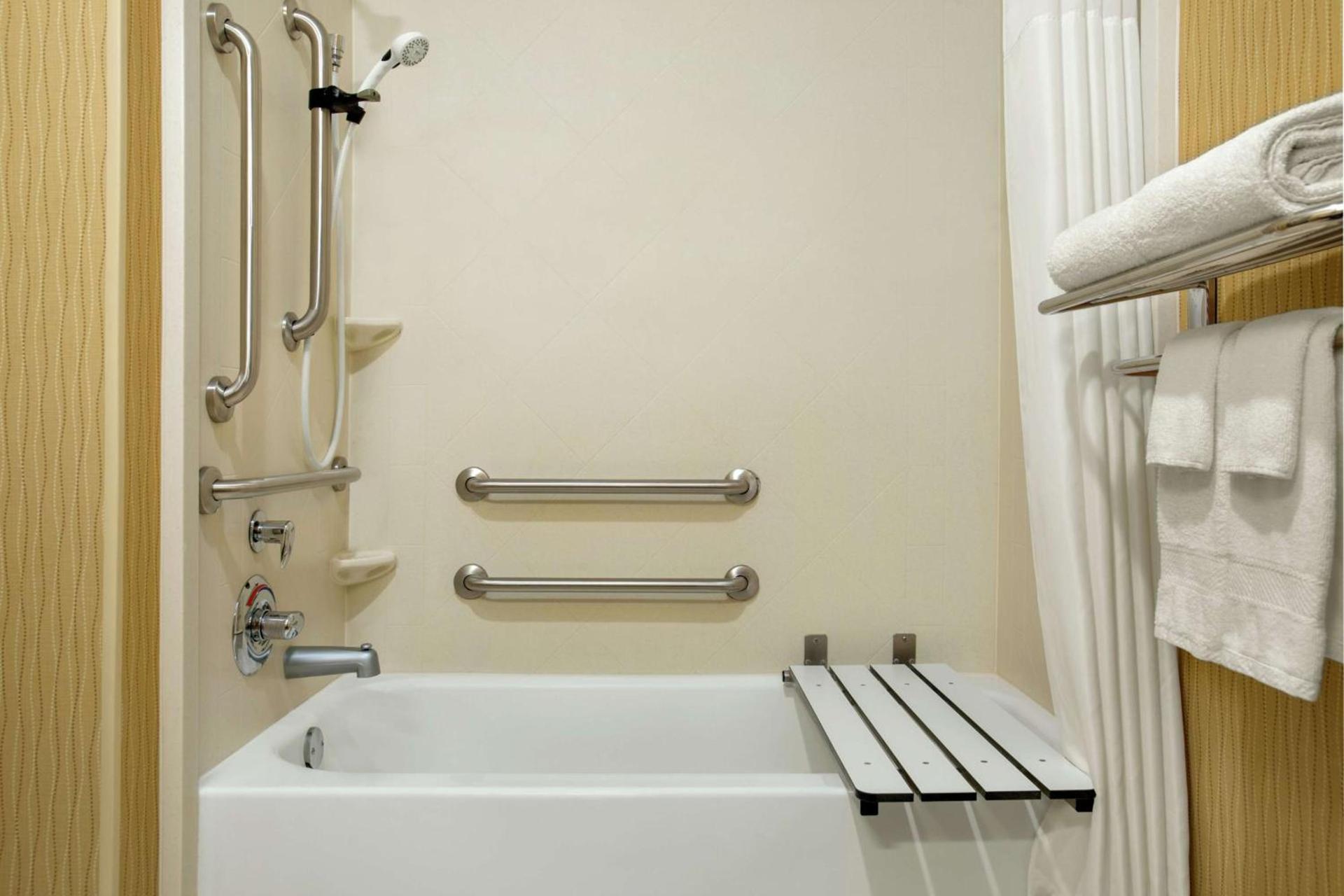 Hampton Inn Akron-Fairlawn photo 8