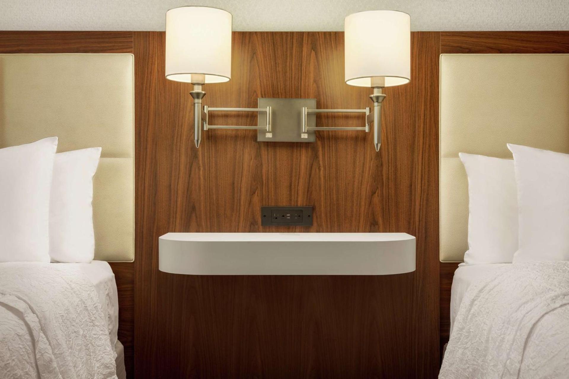 Hampton Inn Akron-Fairlawn photo 10