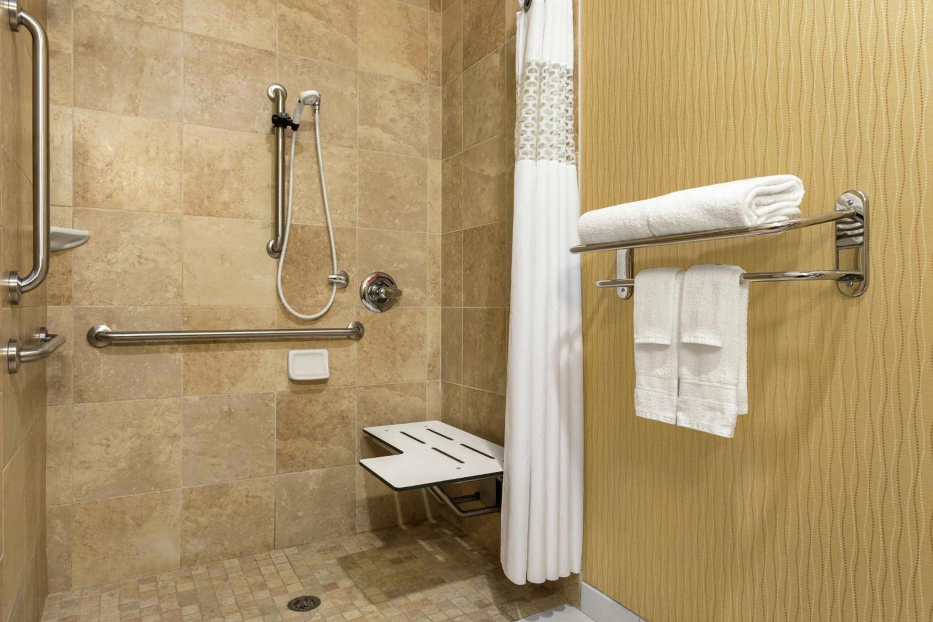 Hampton Inn Akron-Fairlawn photo 13