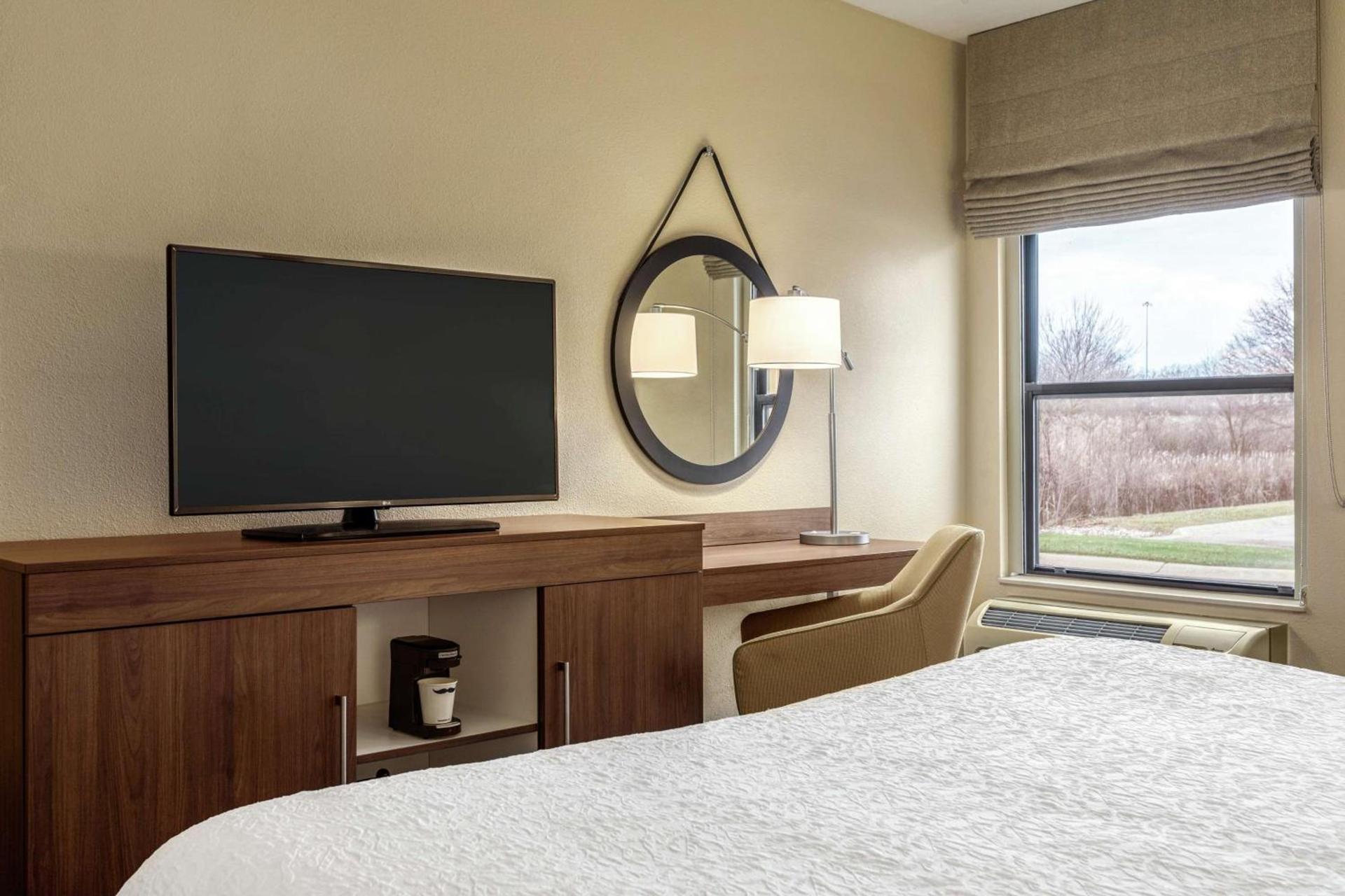 Hampton Inn Akron-Fairlawn photo 12