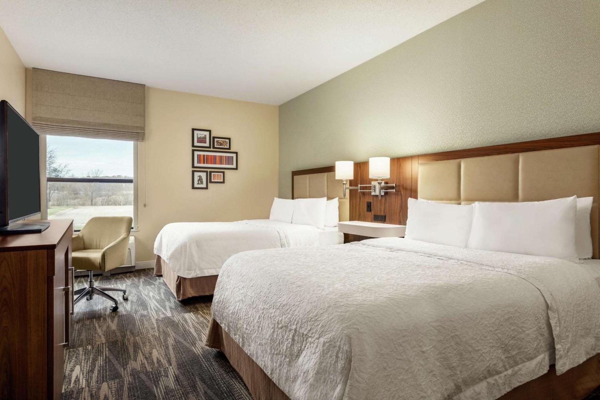 Hampton Inn Akron-Fairlawn photo 14