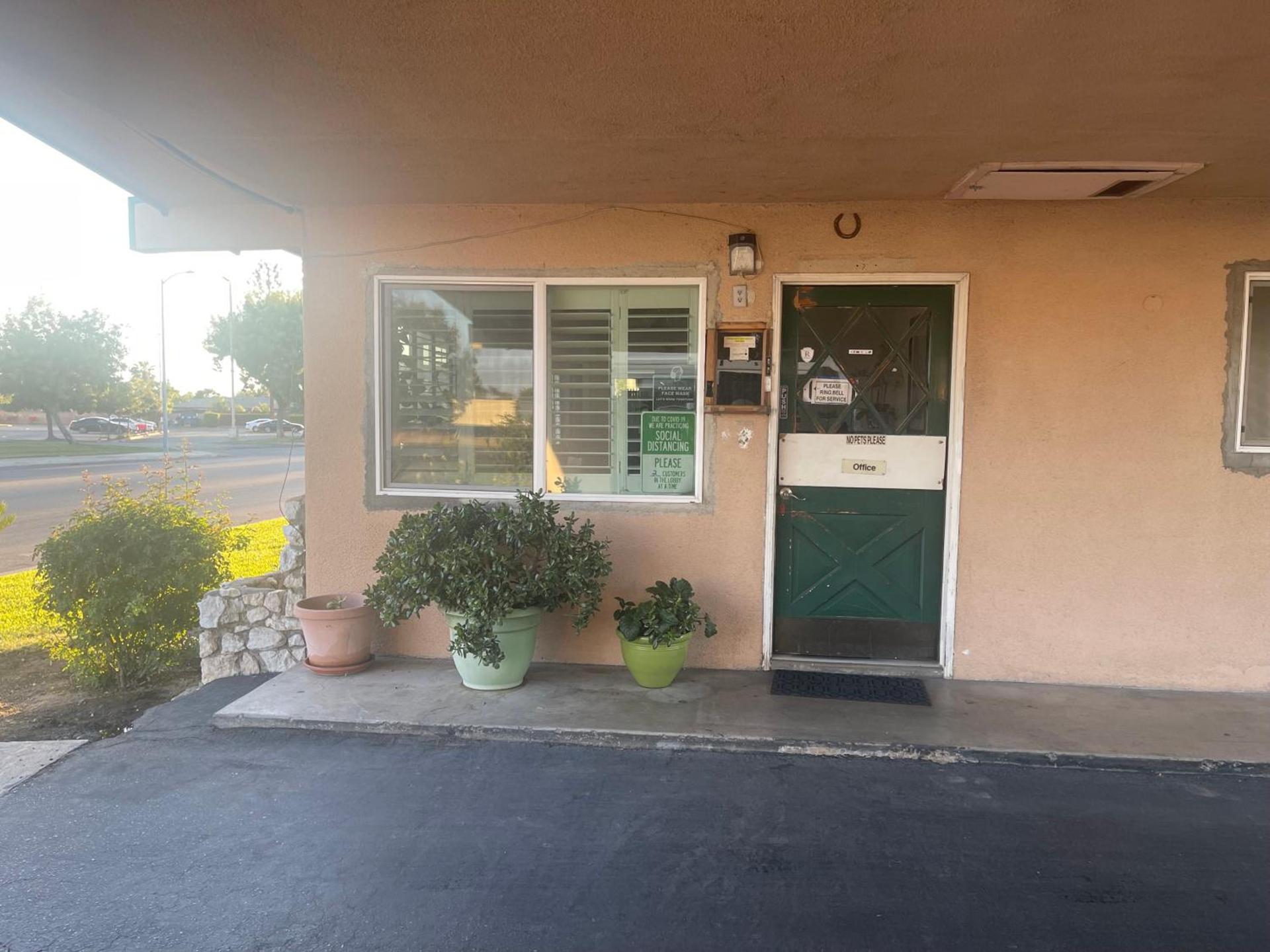 Town House Motel photo 8