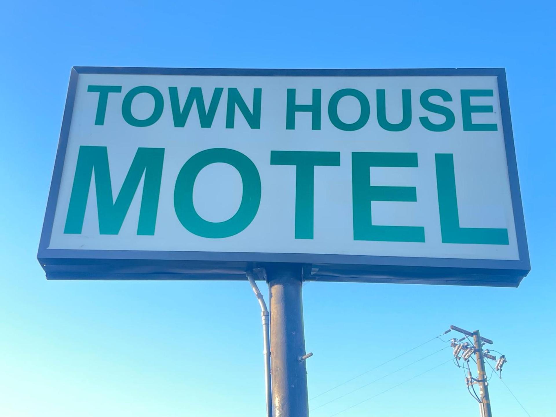 Town House Motel photo 12