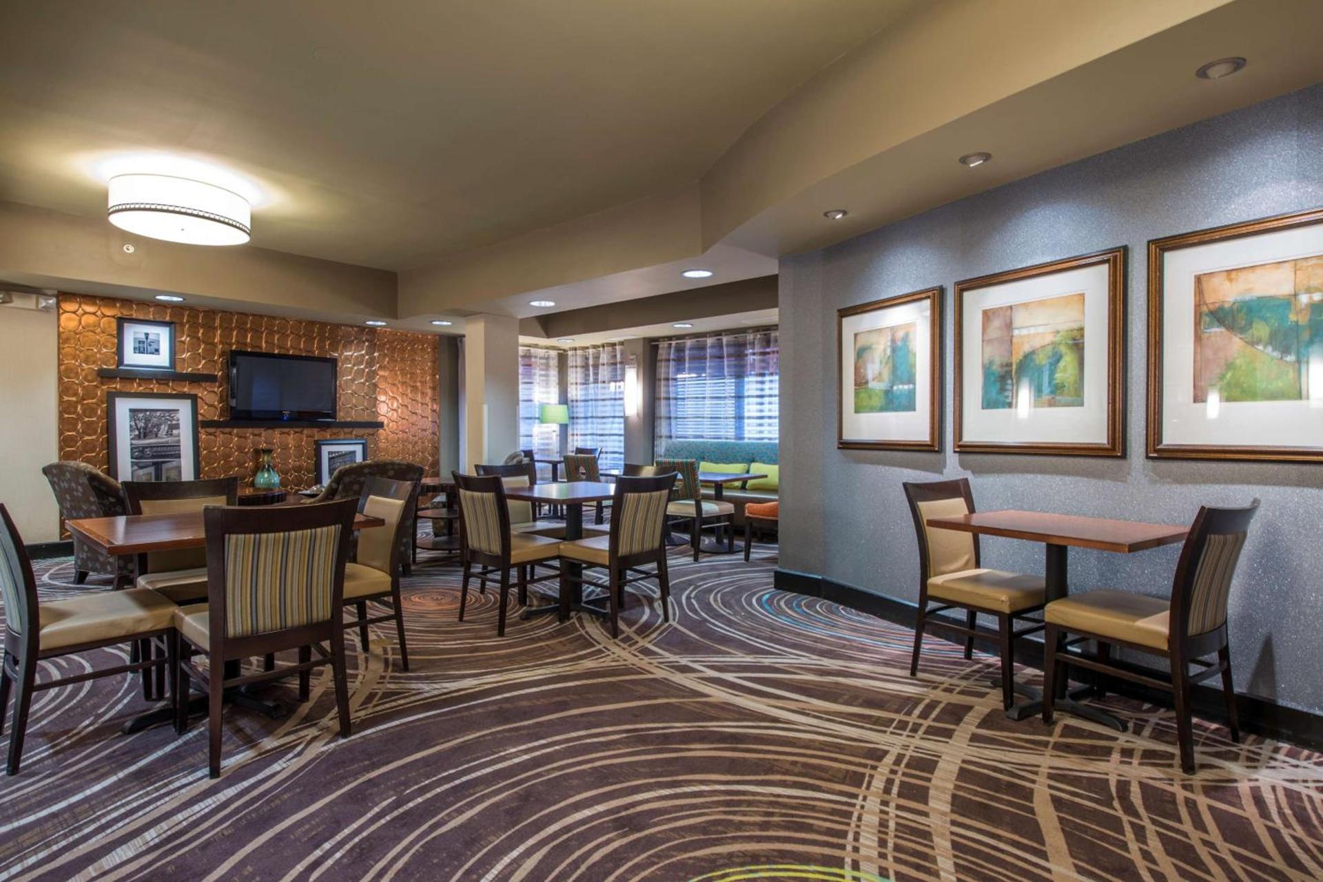 Hampton Inn Atlanta-Newnan photo 7