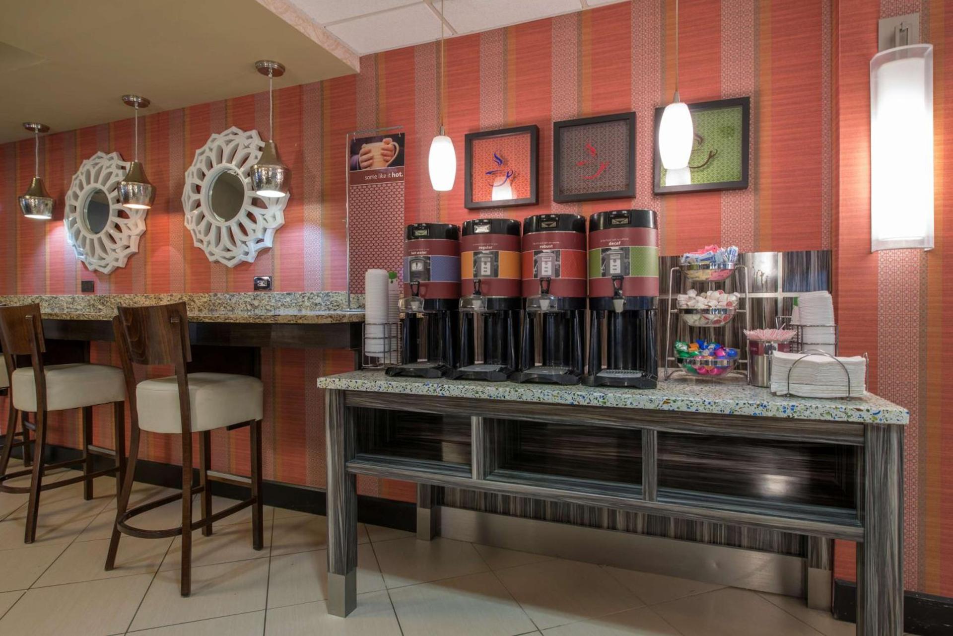 Hampton Inn Atlanta-Newnan photo 12