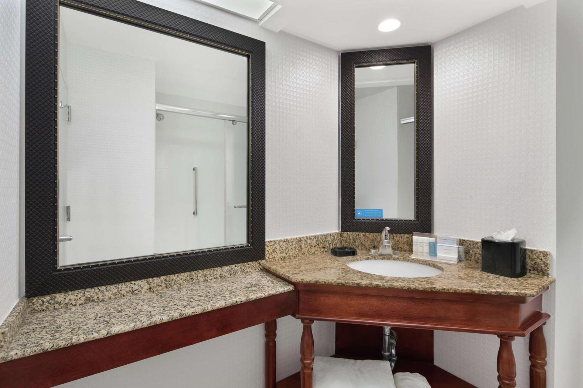 Hampton Inn Atlanta-Newnan photo 19