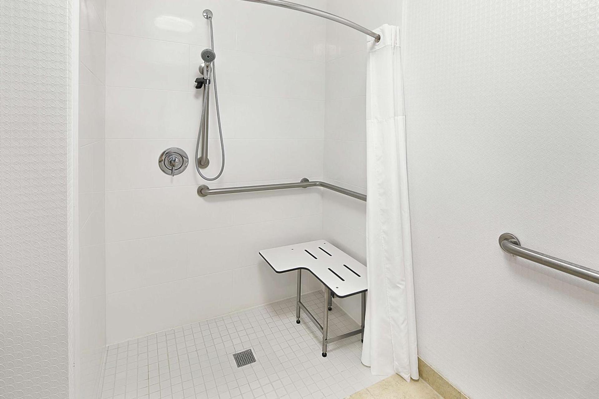 Hampton Inn Atlanta-Newnan photo 21