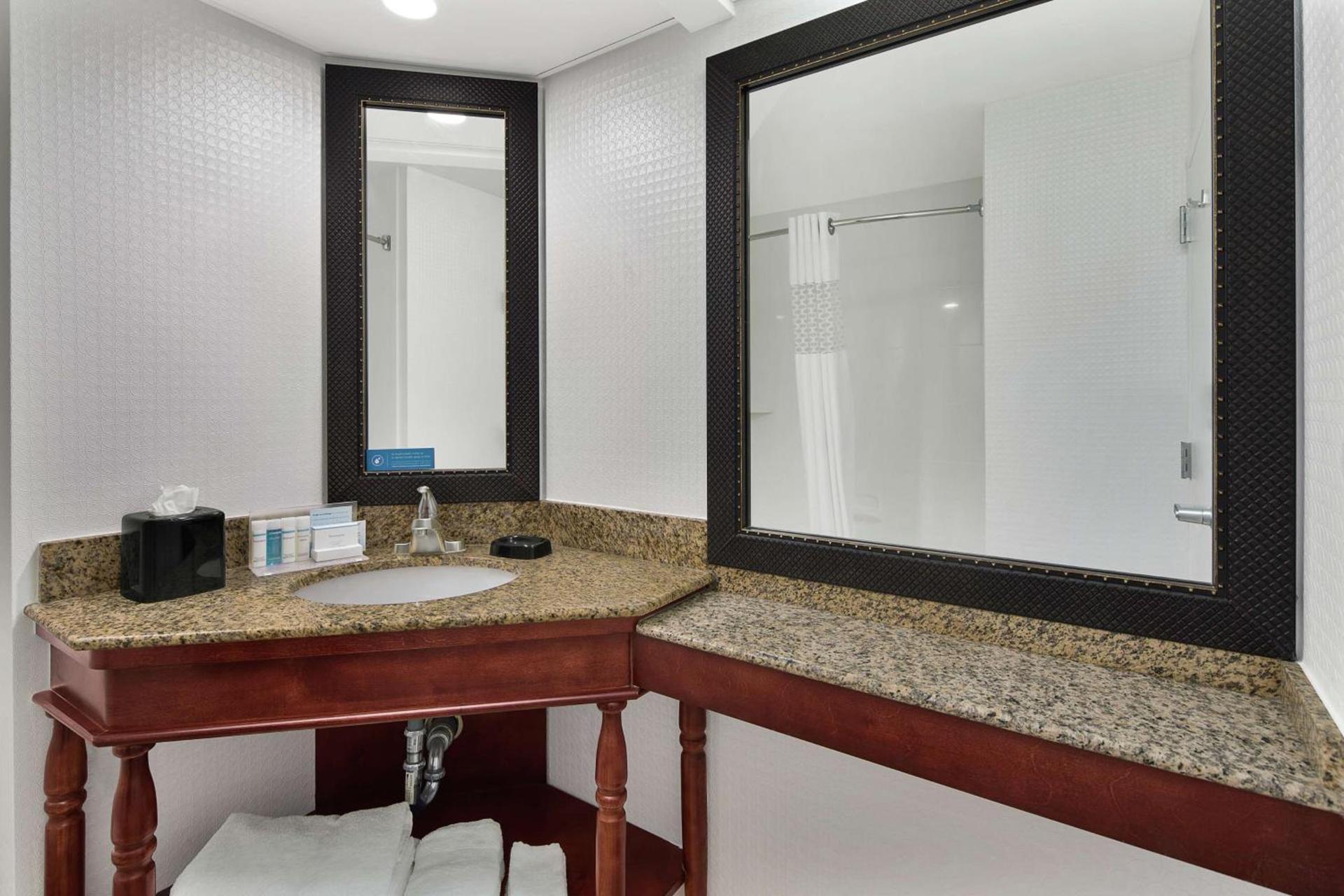 Hampton Inn Atlanta-Newnan photo 23