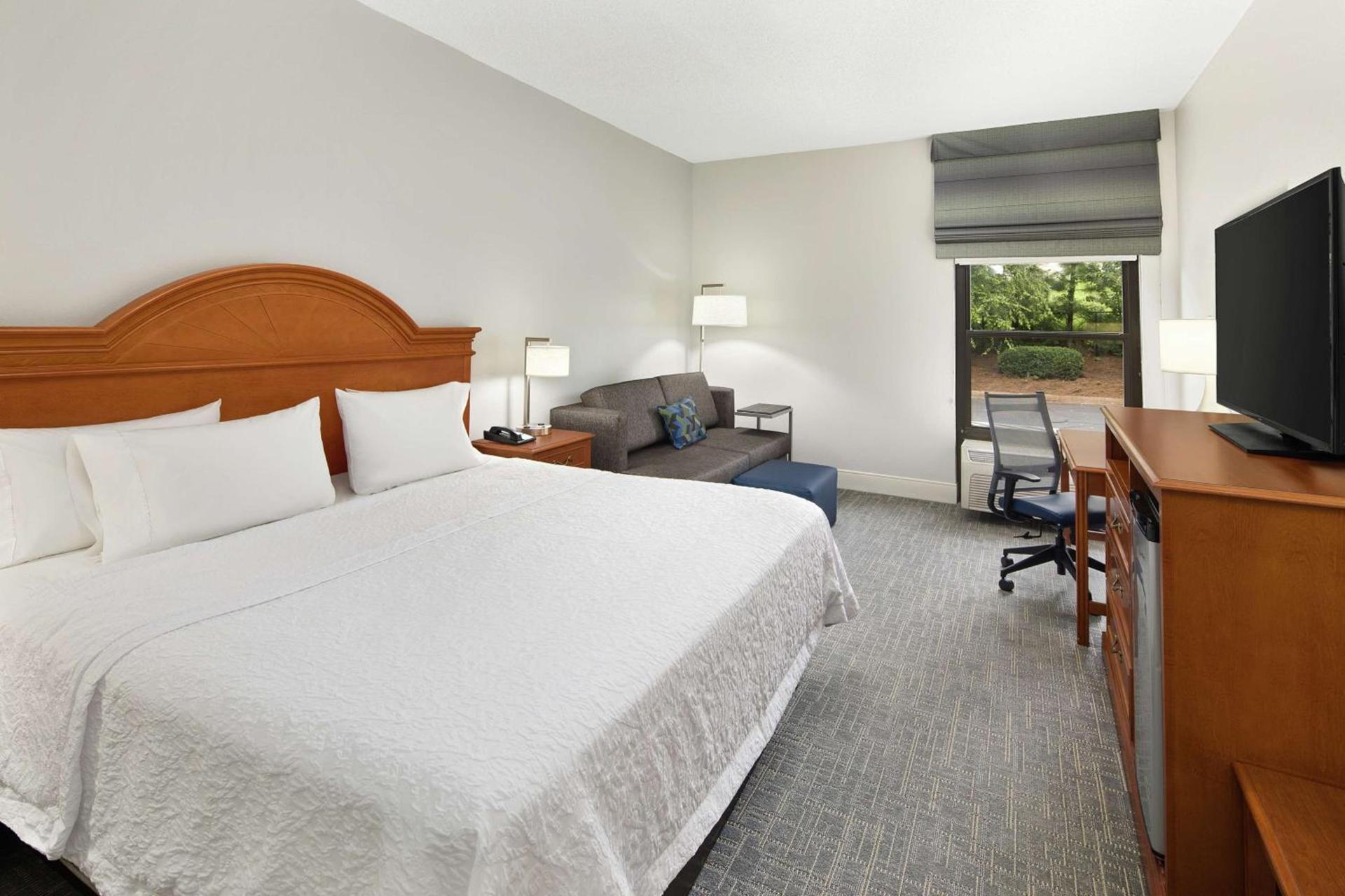 Hampton Inn Atlanta-Newnan photo 25