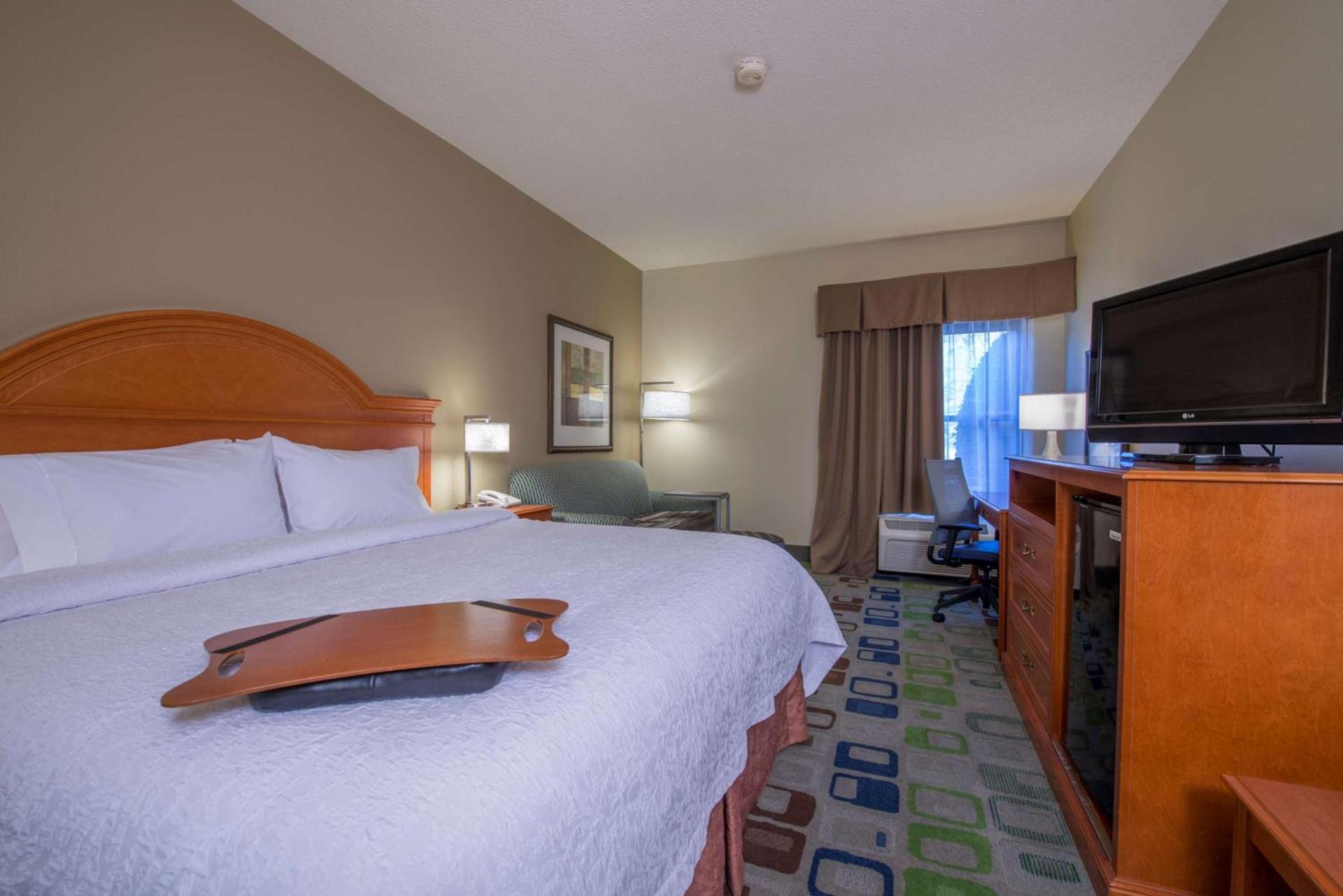 Hampton Inn Atlanta-Newnan photo 39