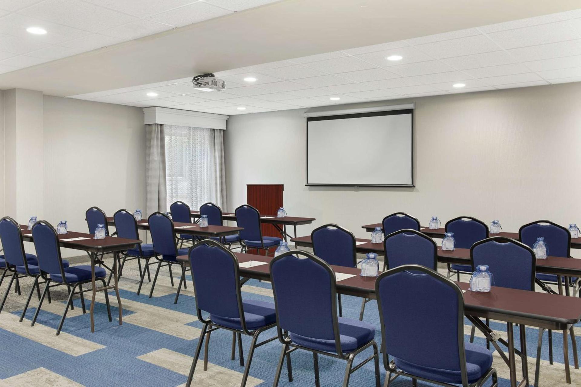 Hampton Inn Atlanta-Newnan photo 42