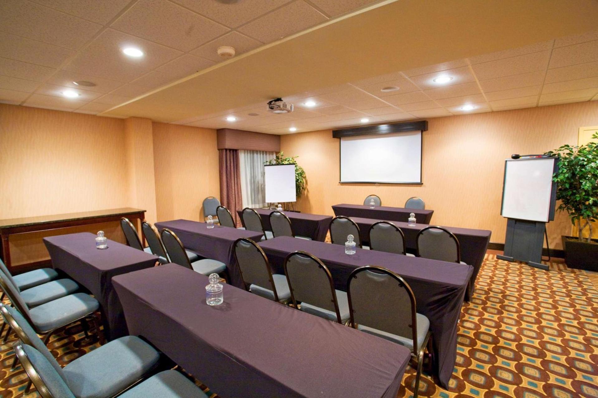 Hampton Inn Atlanta-Newnan photo 44