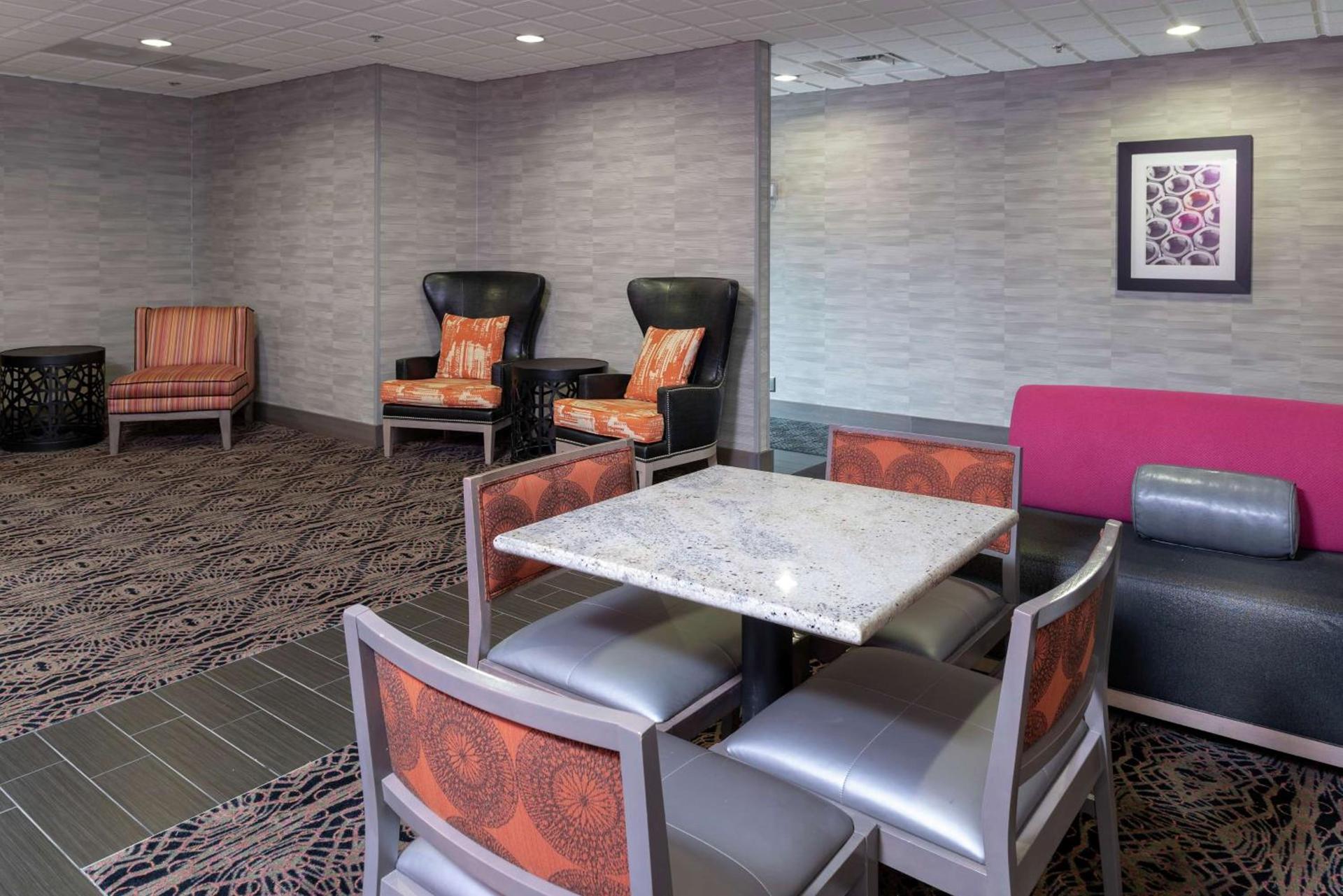 Hampton Inn Akron-South photo 8