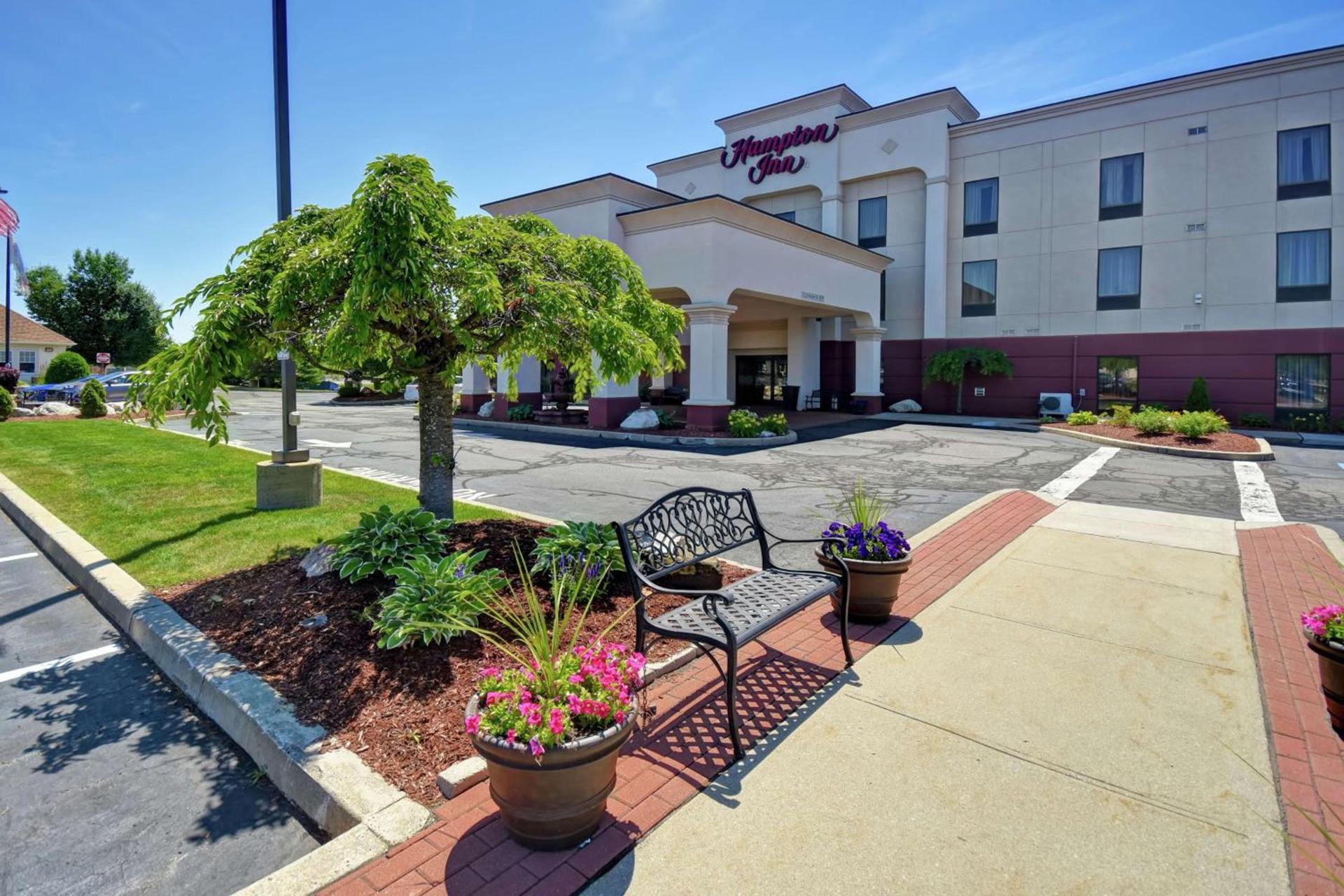 Hampton Inn Chicopee - Springfield photo 2
