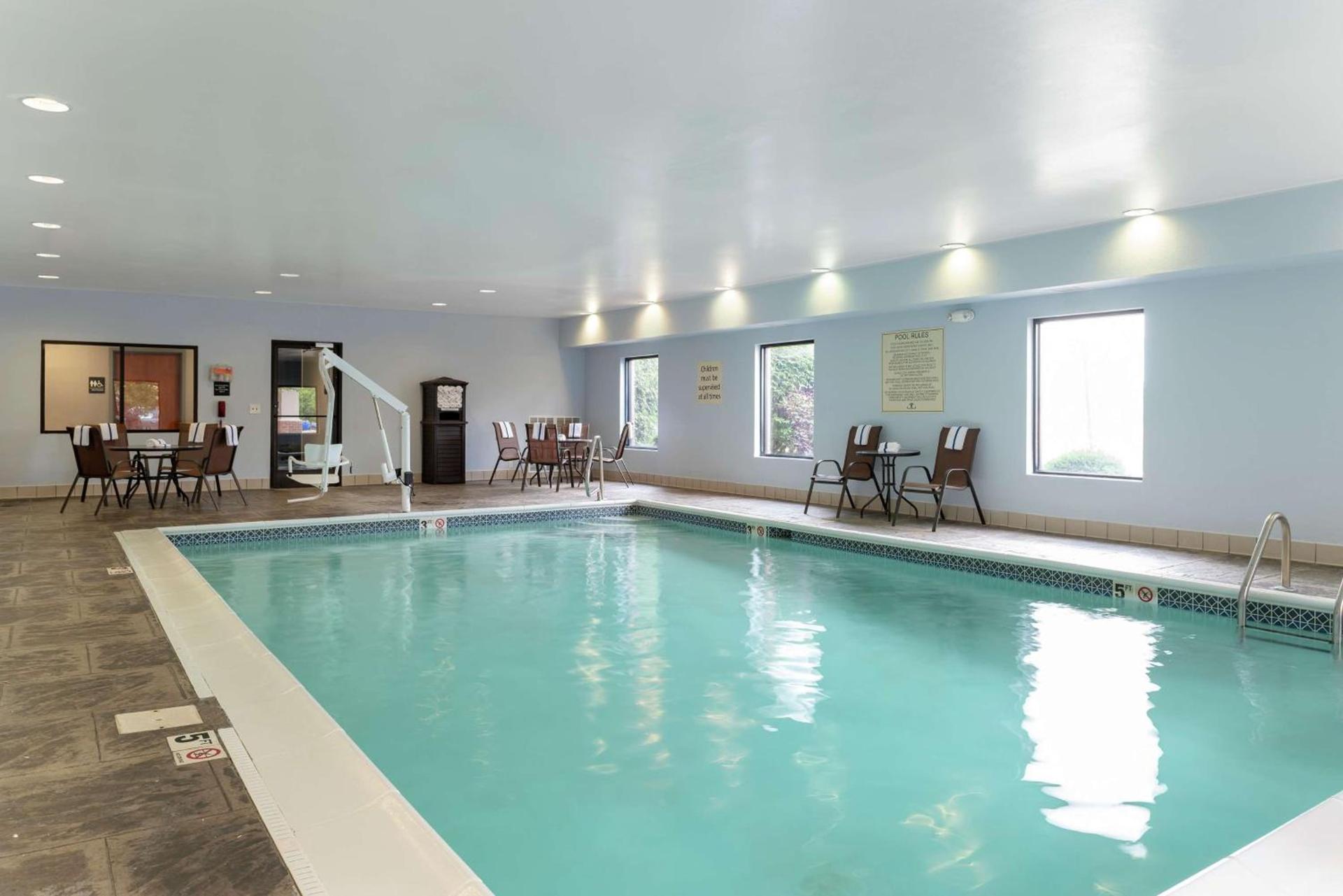 Hampton Inn Akron-South photo 10