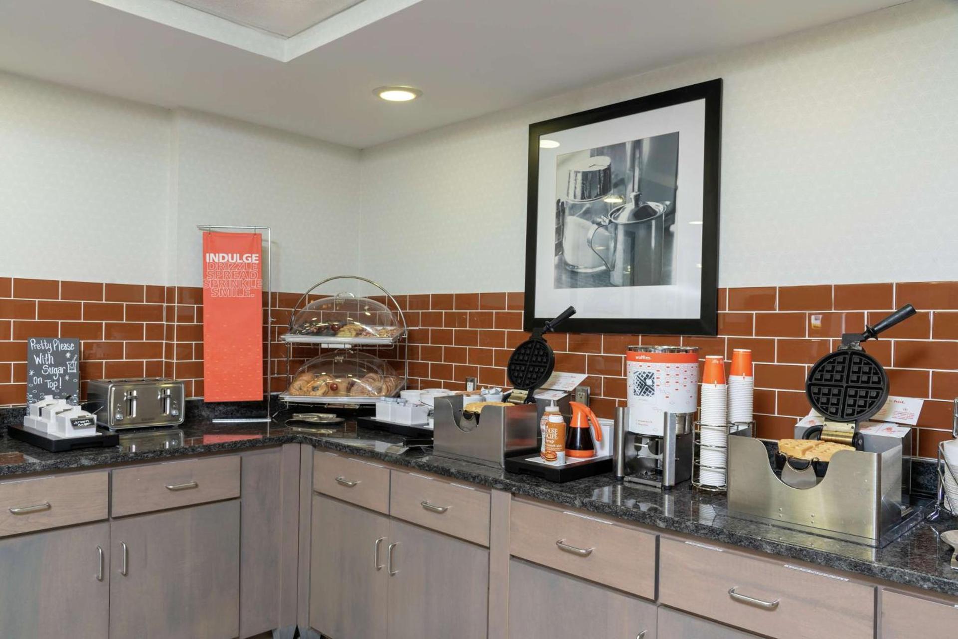 Hampton Inn Akron-South photo 13