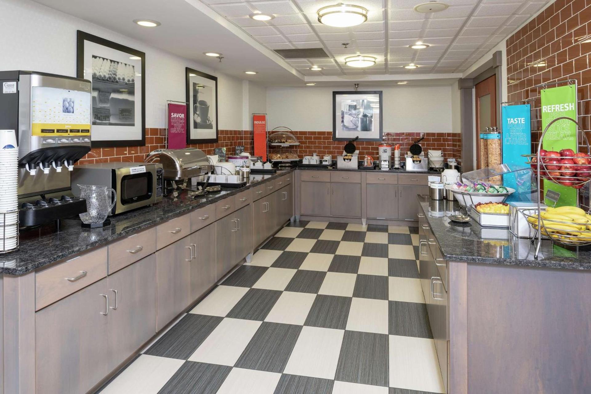 Hampton Inn Akron-South photo 14
