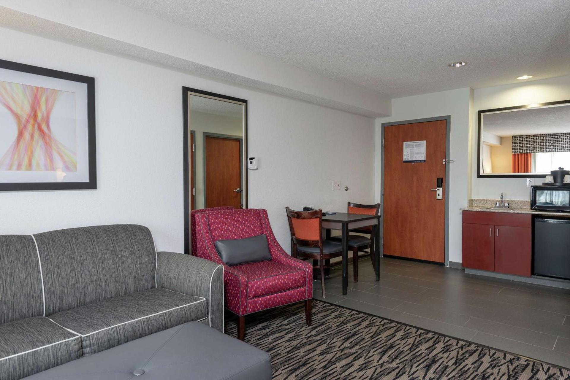 Hampton Inn Akron-South photo 21