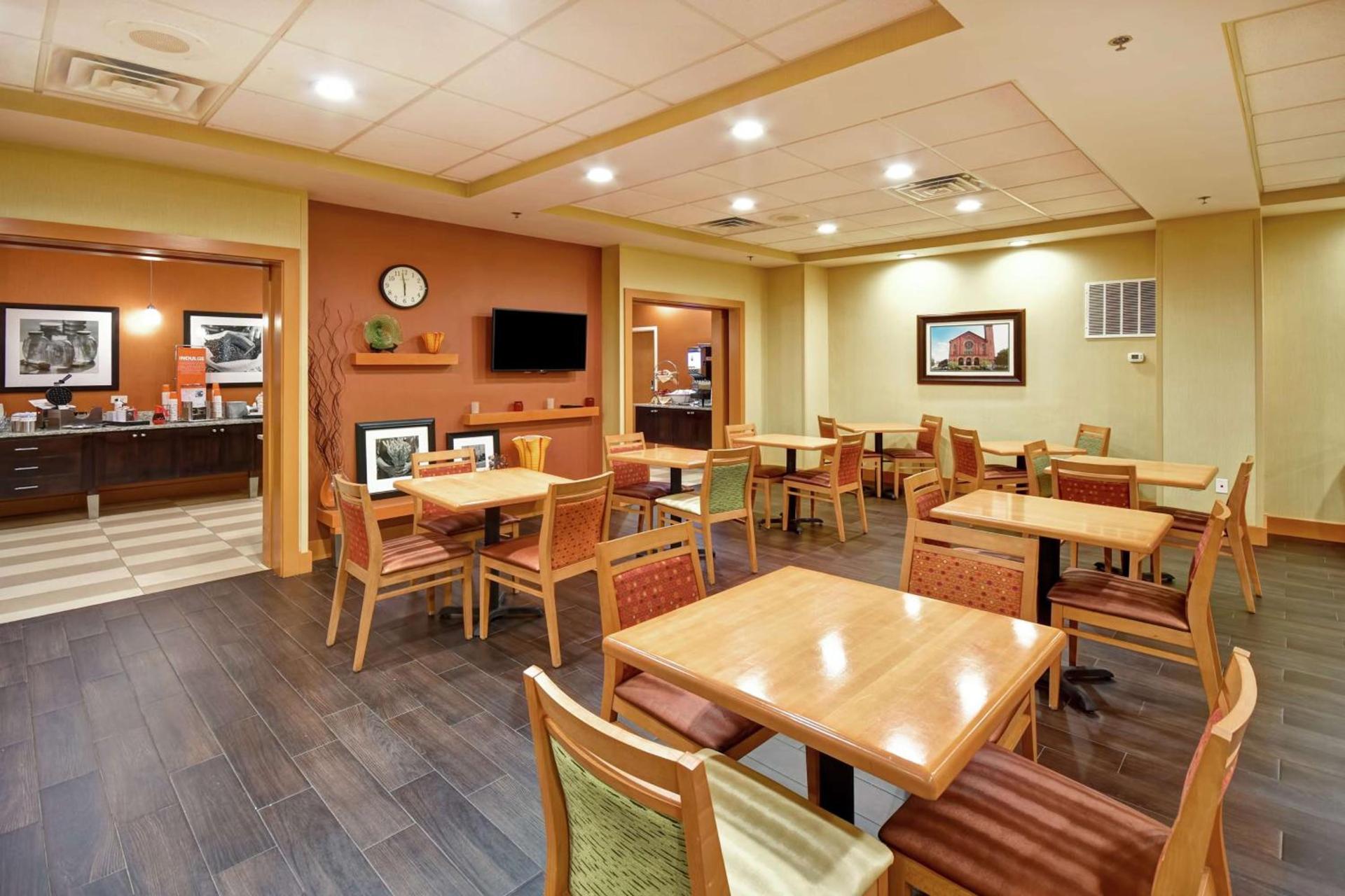 Hampton Inn Chicopee - Springfield photo 13