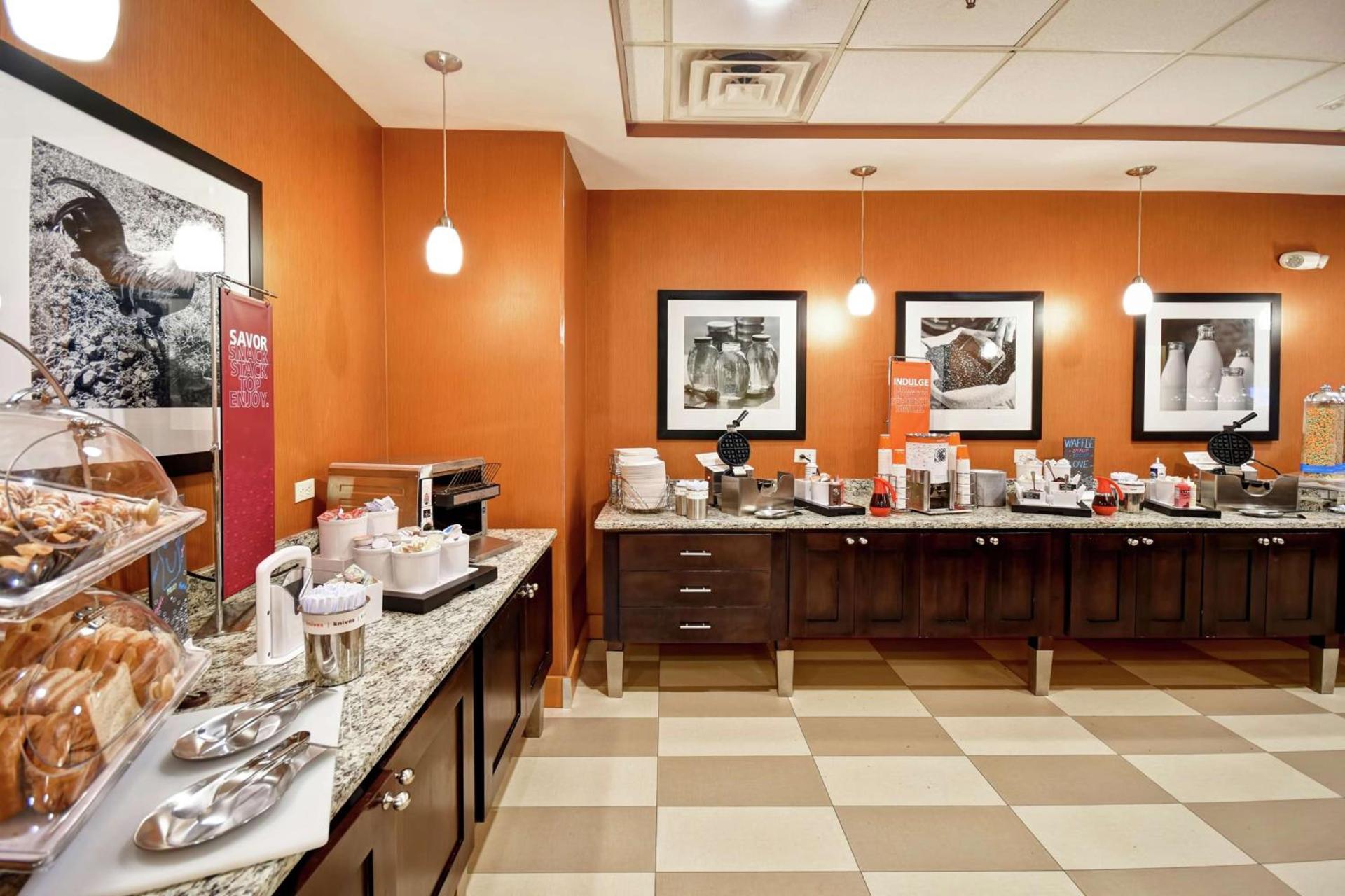 Hampton Inn Chicopee - Springfield photo 12