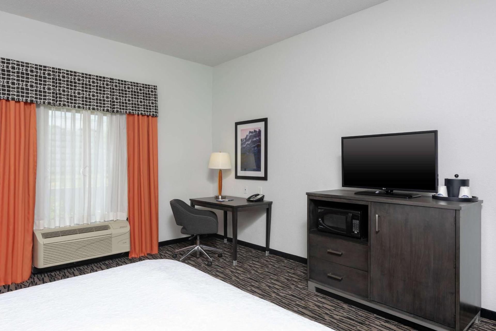 Hampton Inn Akron-South photo 25