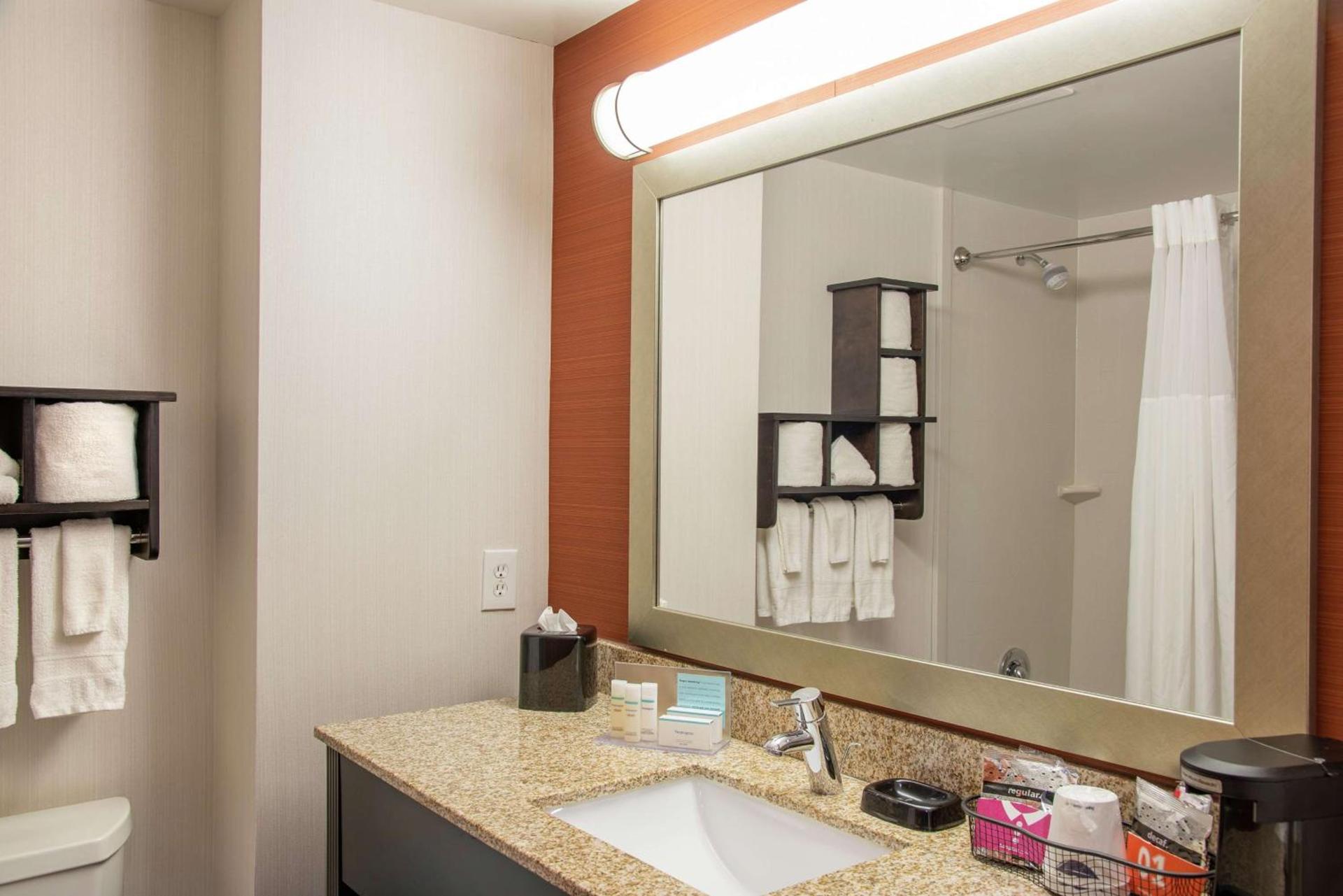 Hampton Inn Akron-South photo 32
