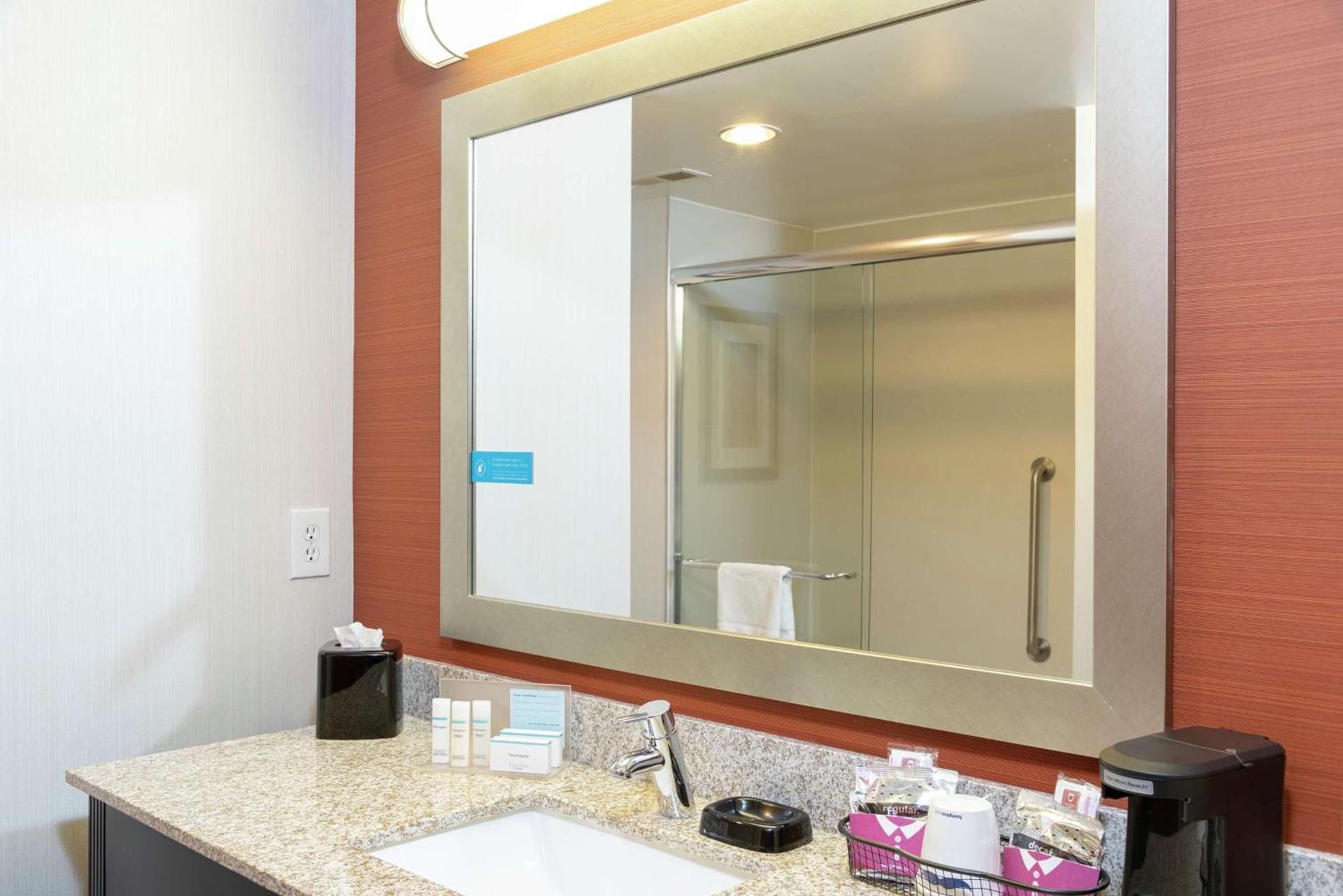 Hampton Inn Akron-South photo 34