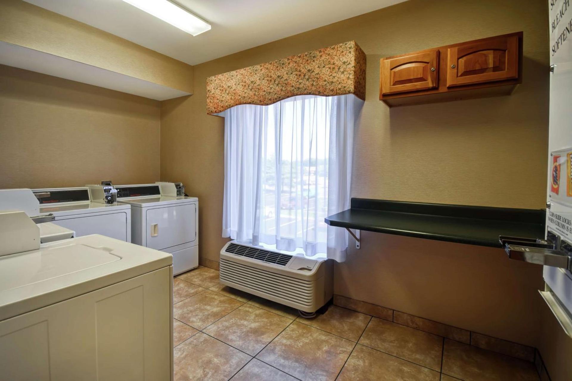 Hampton Inn Chicopee - Springfield photo 30
