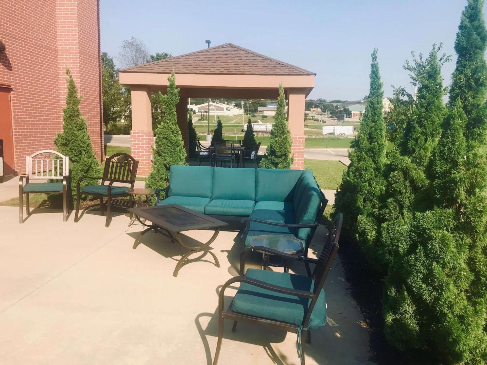 Hampton Inn Poplar Bluff photo 2