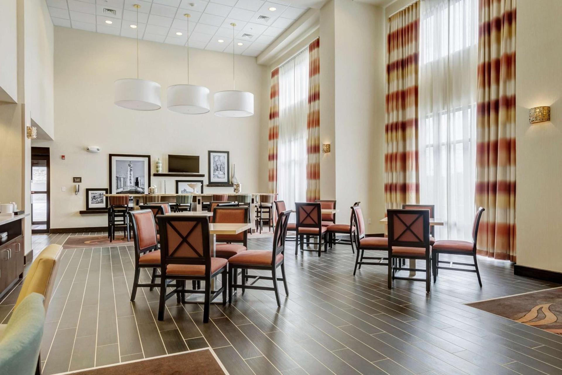 Hampton Inn Poplar Bluff photo 6