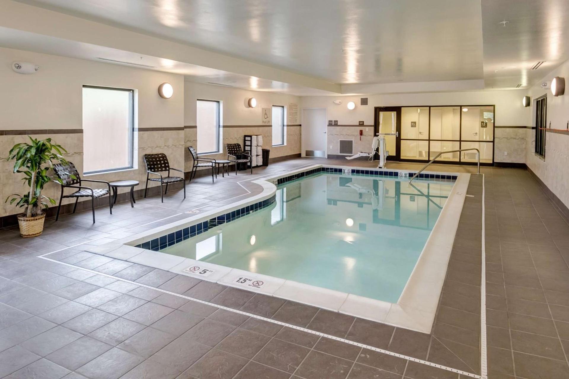 Hampton Inn Poplar Bluff photo 7