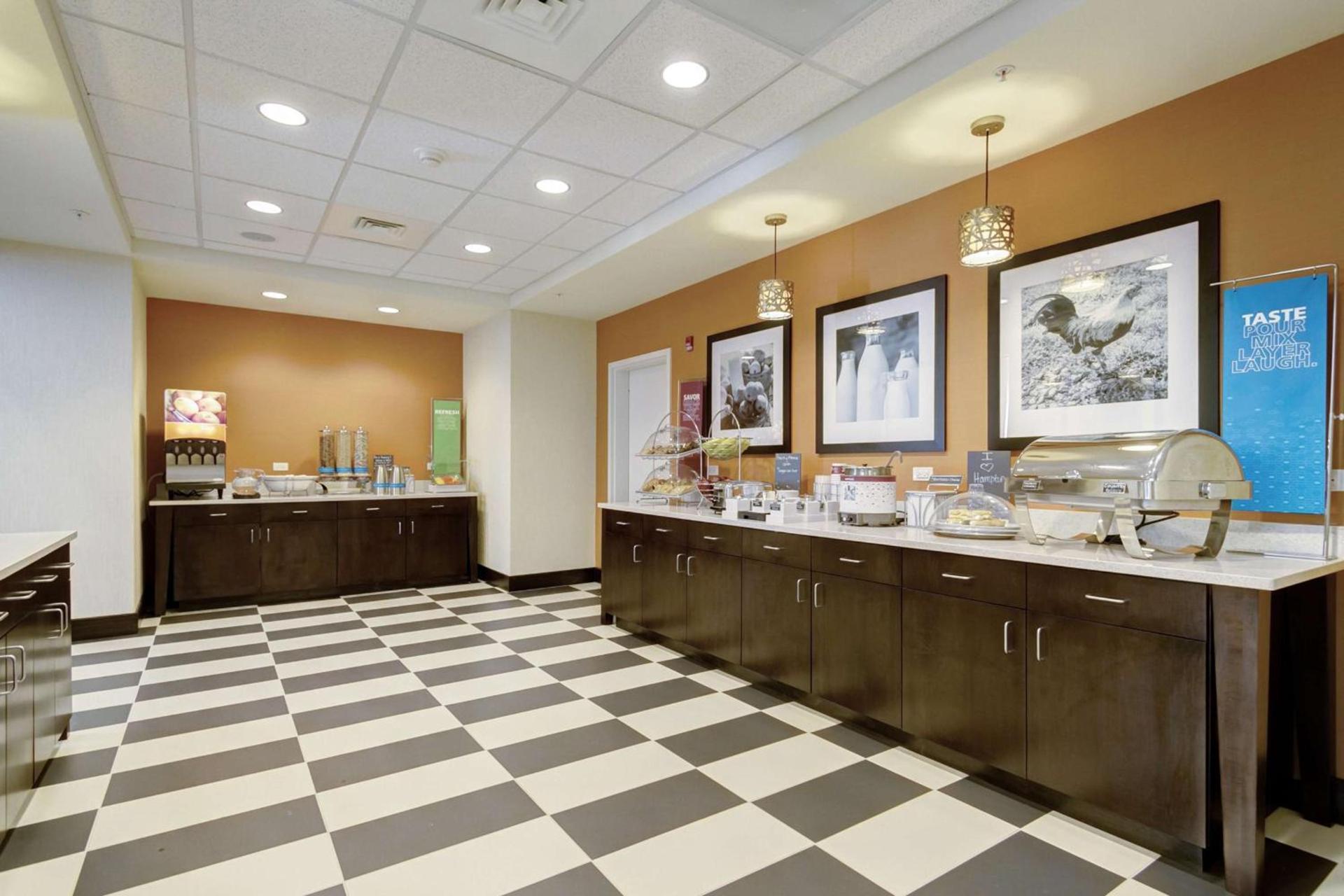 Hampton Inn Poplar Bluff photo 8