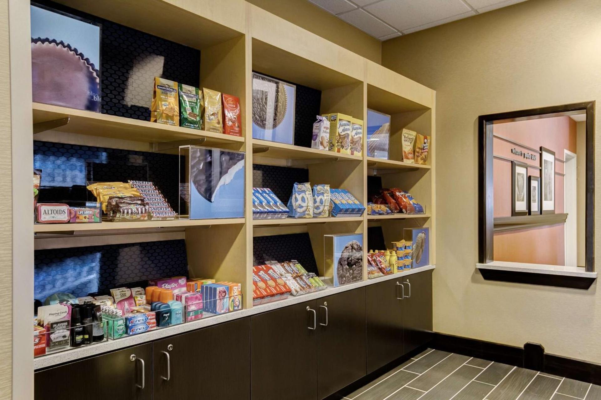 Hampton Inn Poplar Bluff photo 9