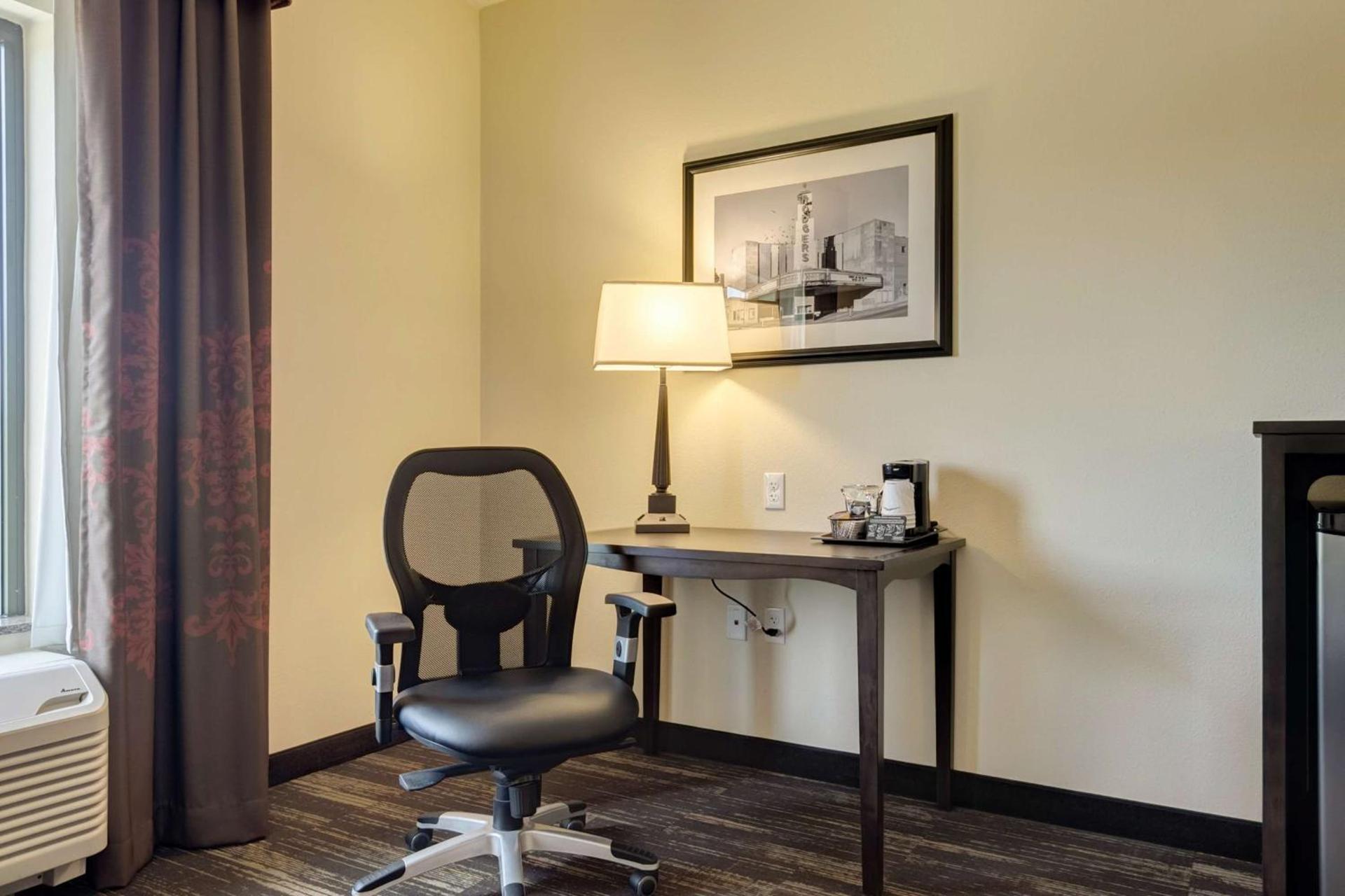 Hampton Inn Poplar Bluff photo 25
