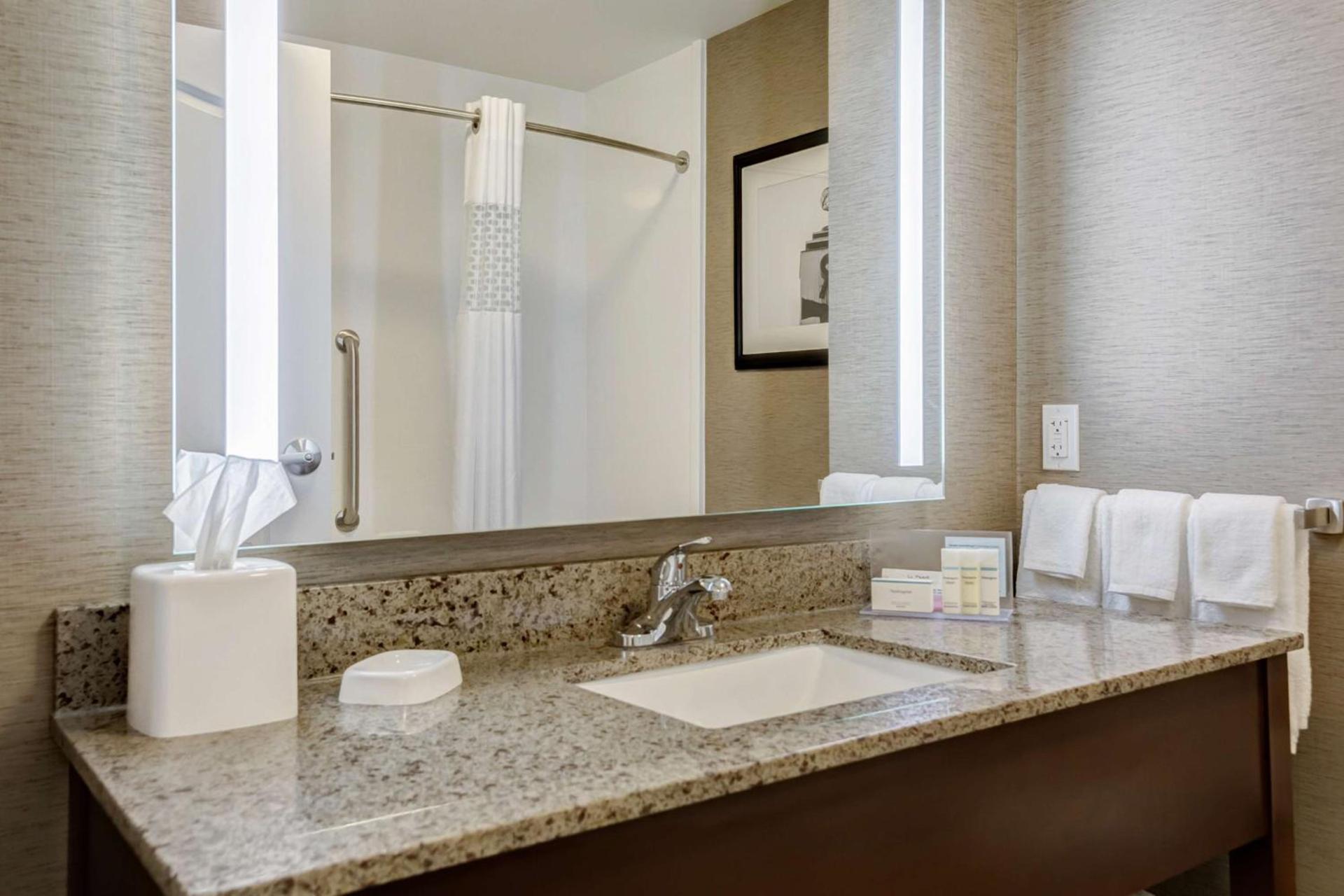 Hampton Inn Poplar Bluff photo 29