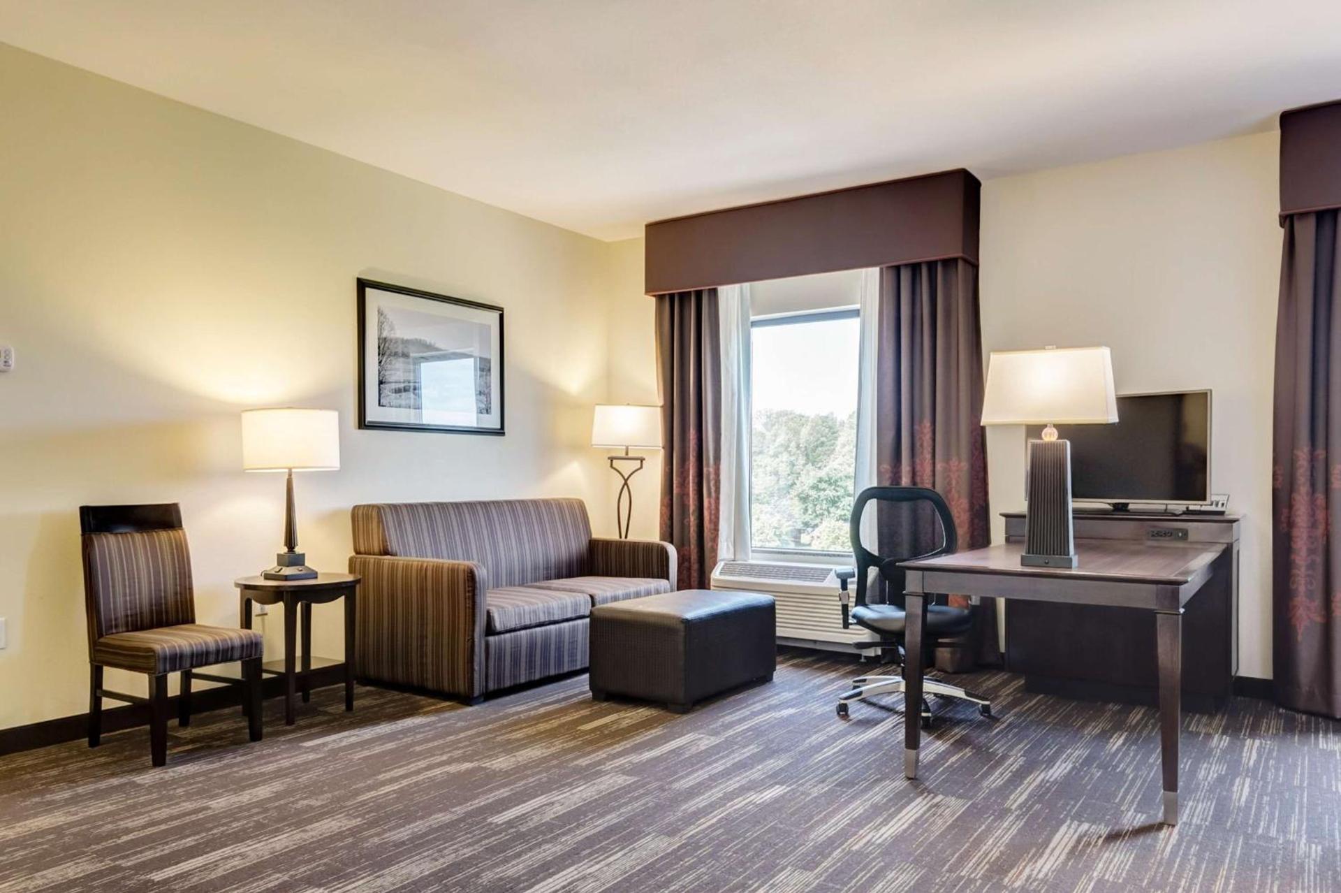Hampton Inn Poplar Bluff photo 30